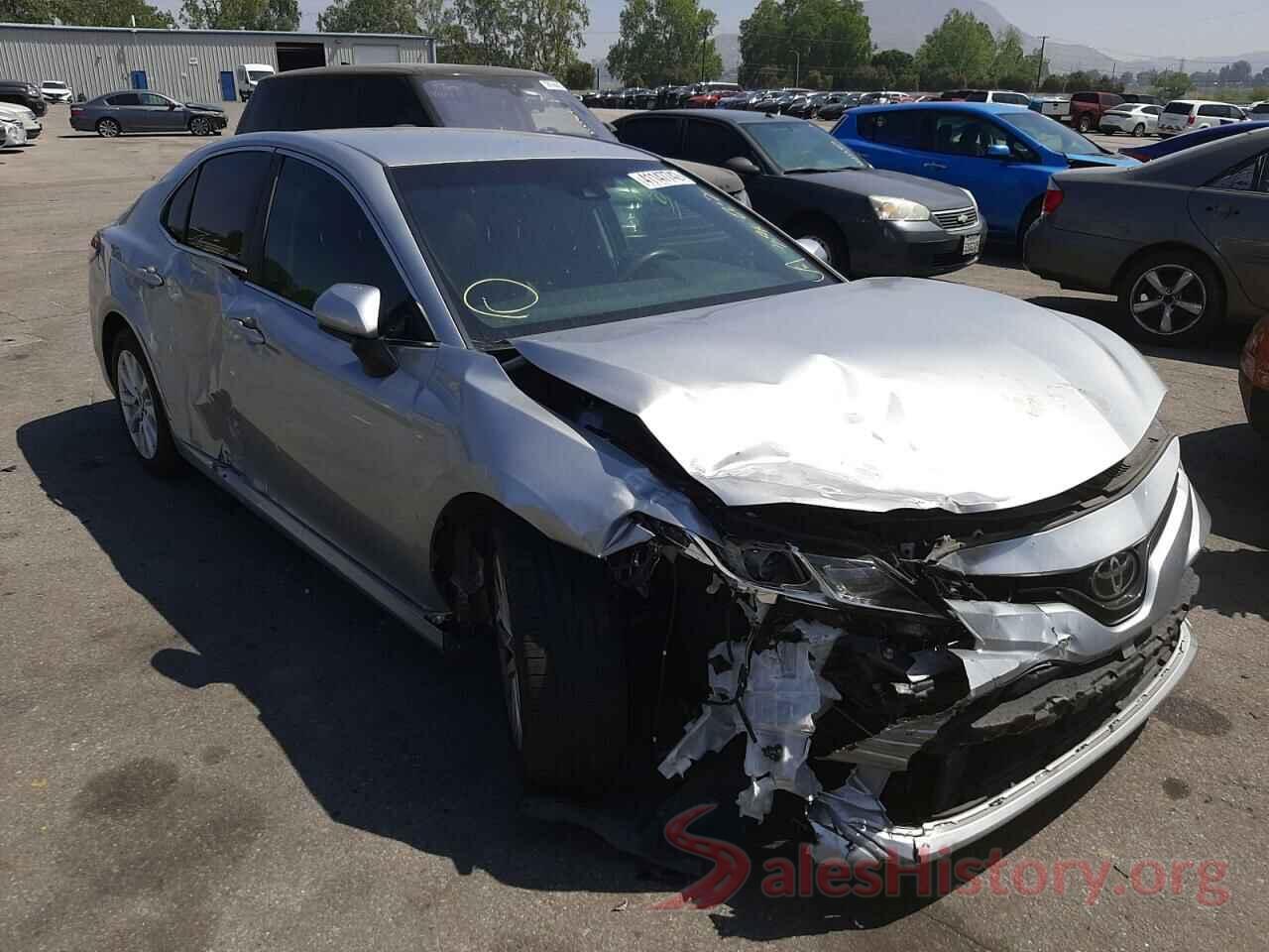 4T1B11HK1JU647580 2018 TOYOTA CAMRY