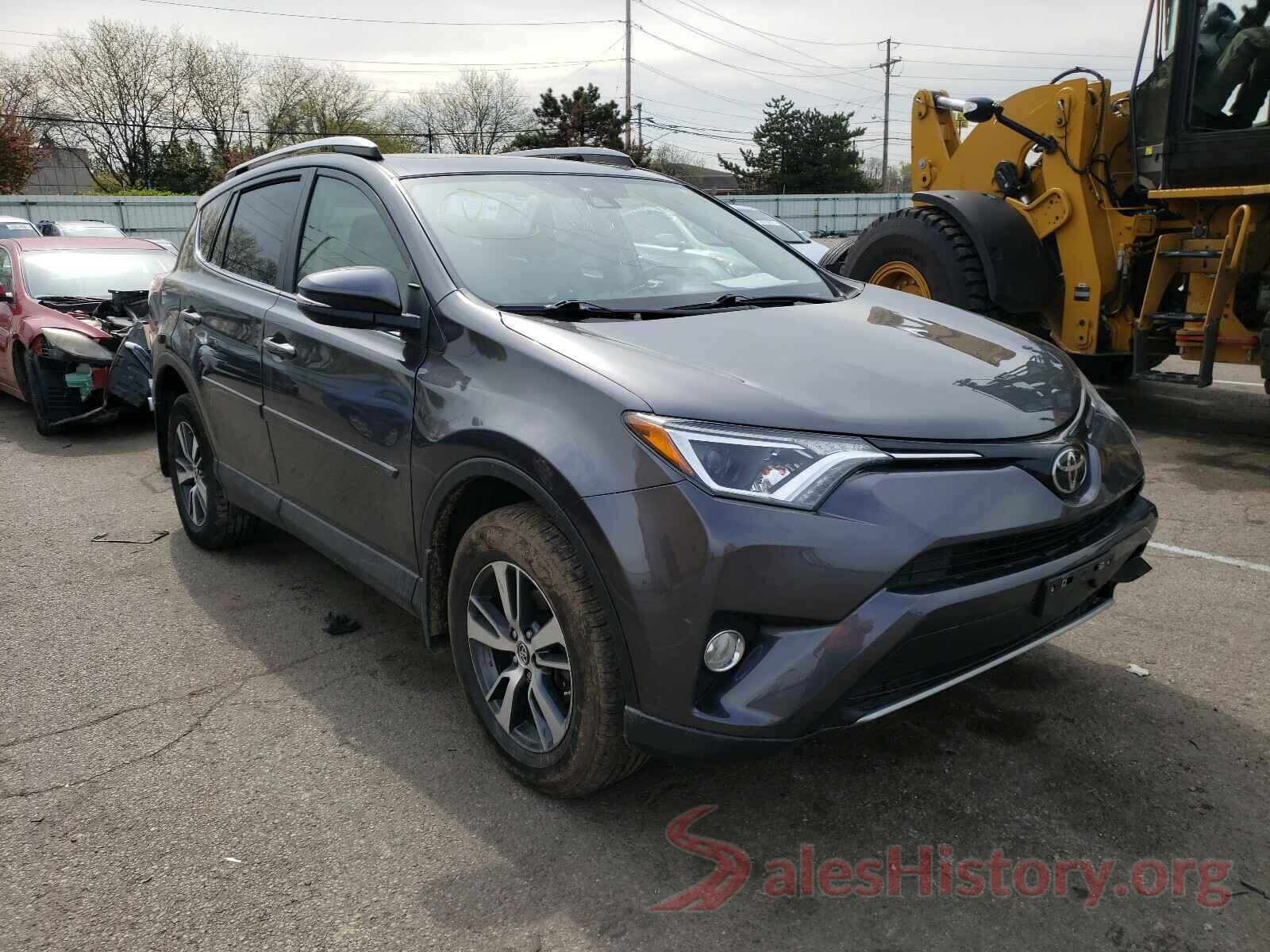 JTMRFREV9HJ703925 2017 TOYOTA RAV4