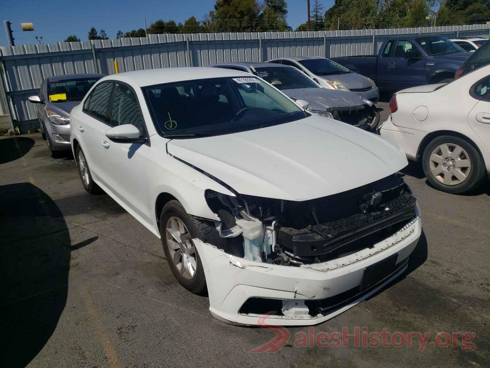 1VWAA7A34JC032157 2018 VOLKSWAGEN PASSAT