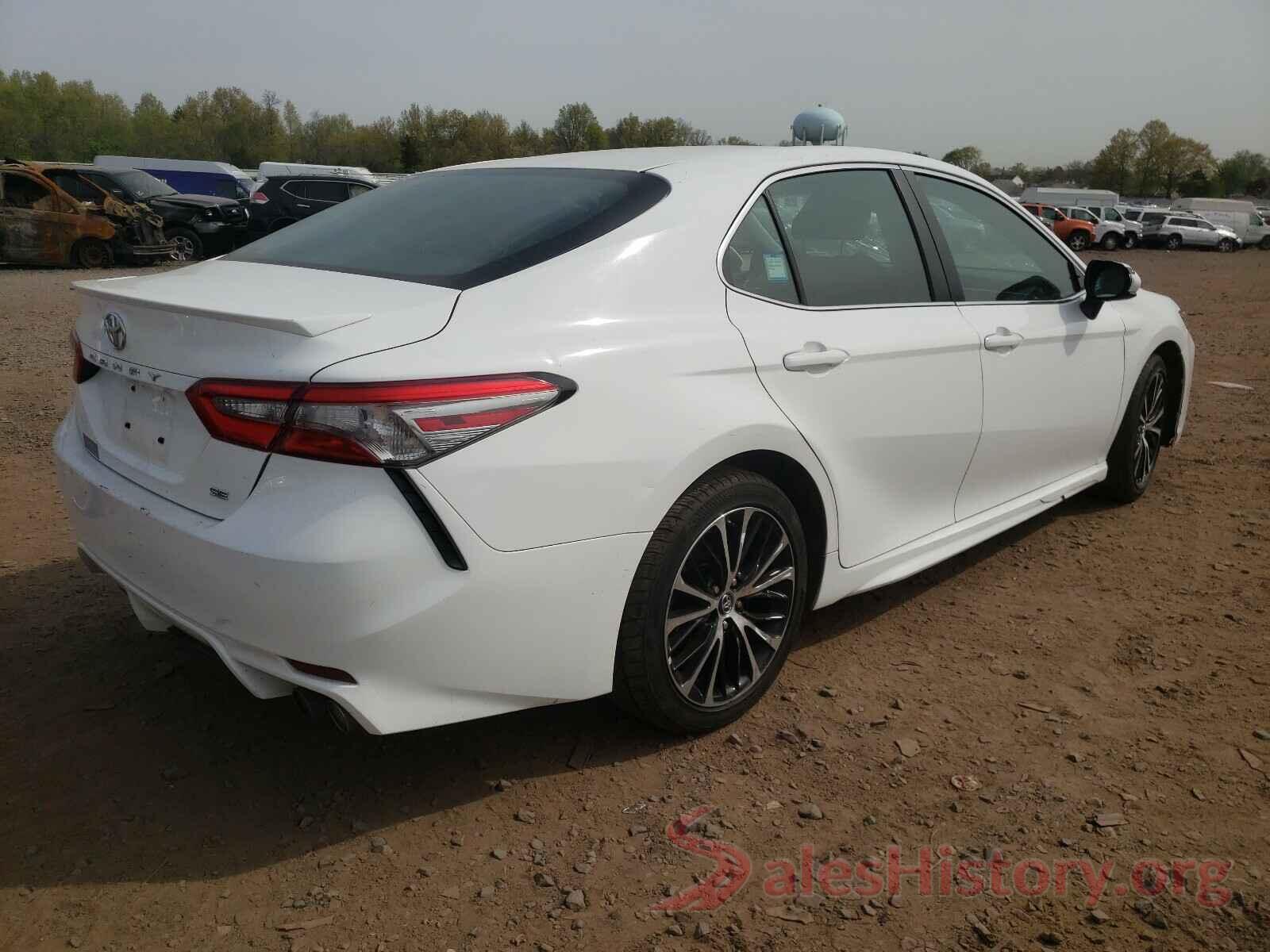 4T1B11HK8JU621557 2018 TOYOTA CAMRY