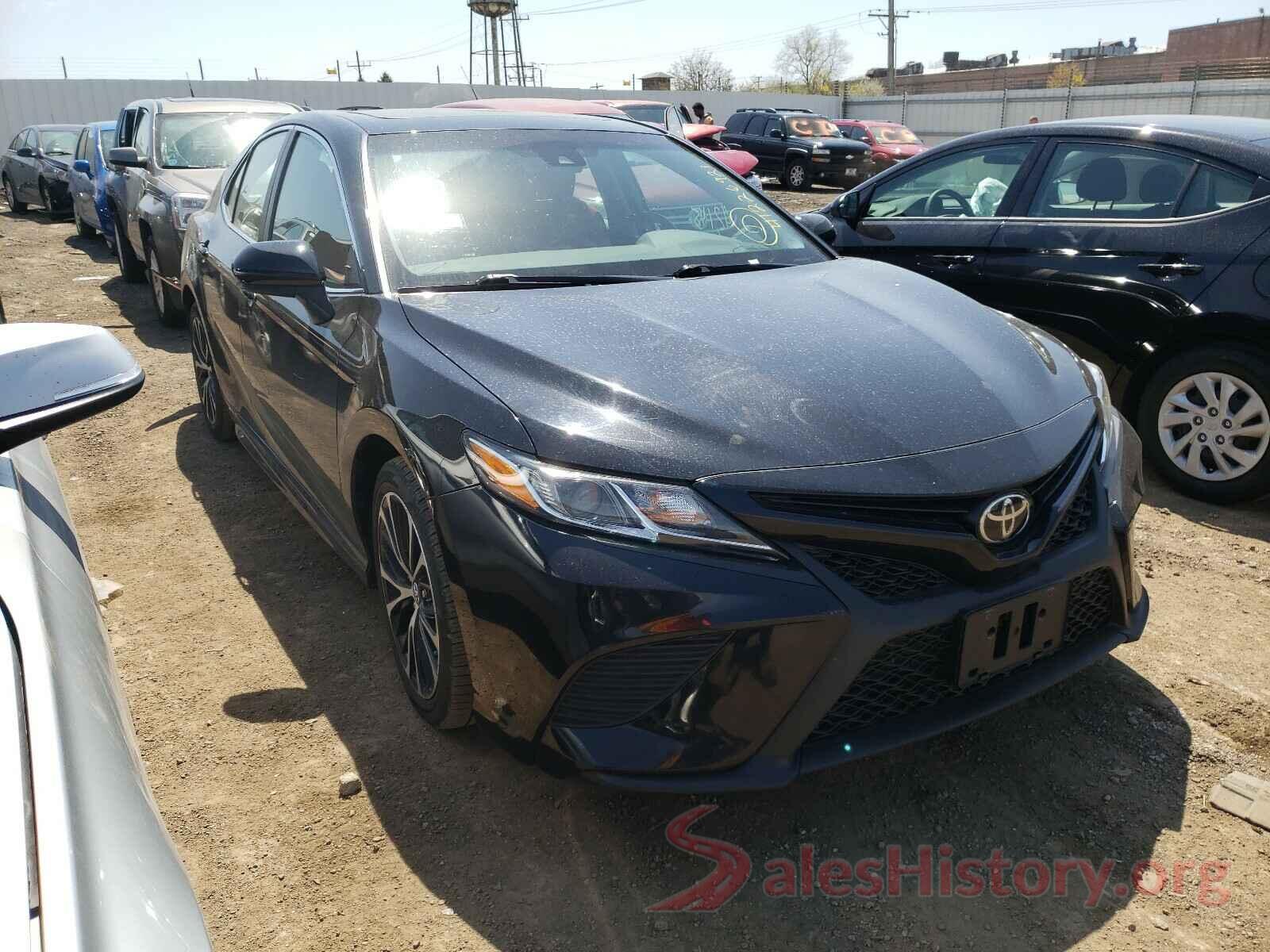 4T1B11HK3JU641196 2018 TOYOTA CAMRY