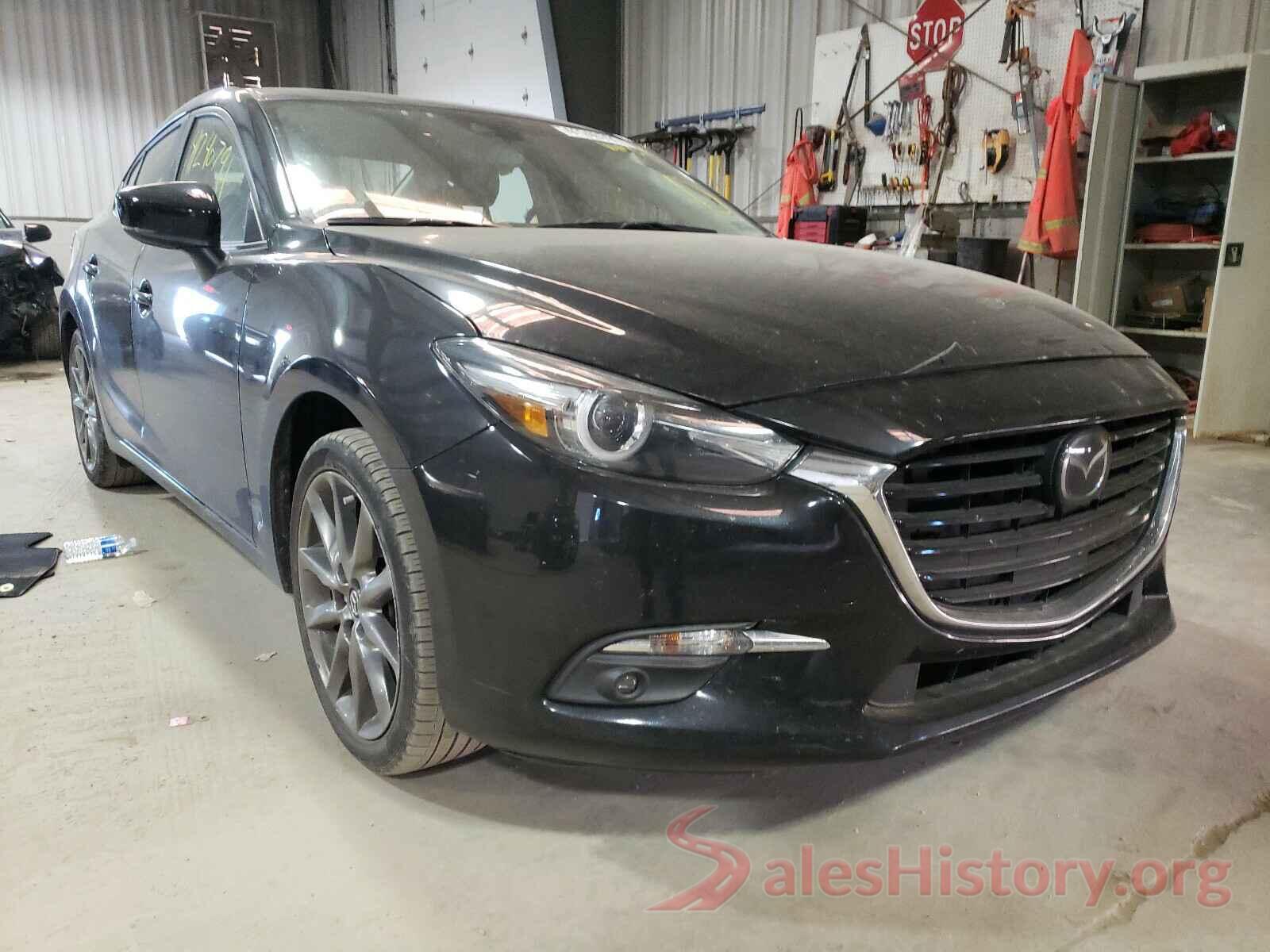 3MZBN1W30JM231980 2018 MAZDA 3