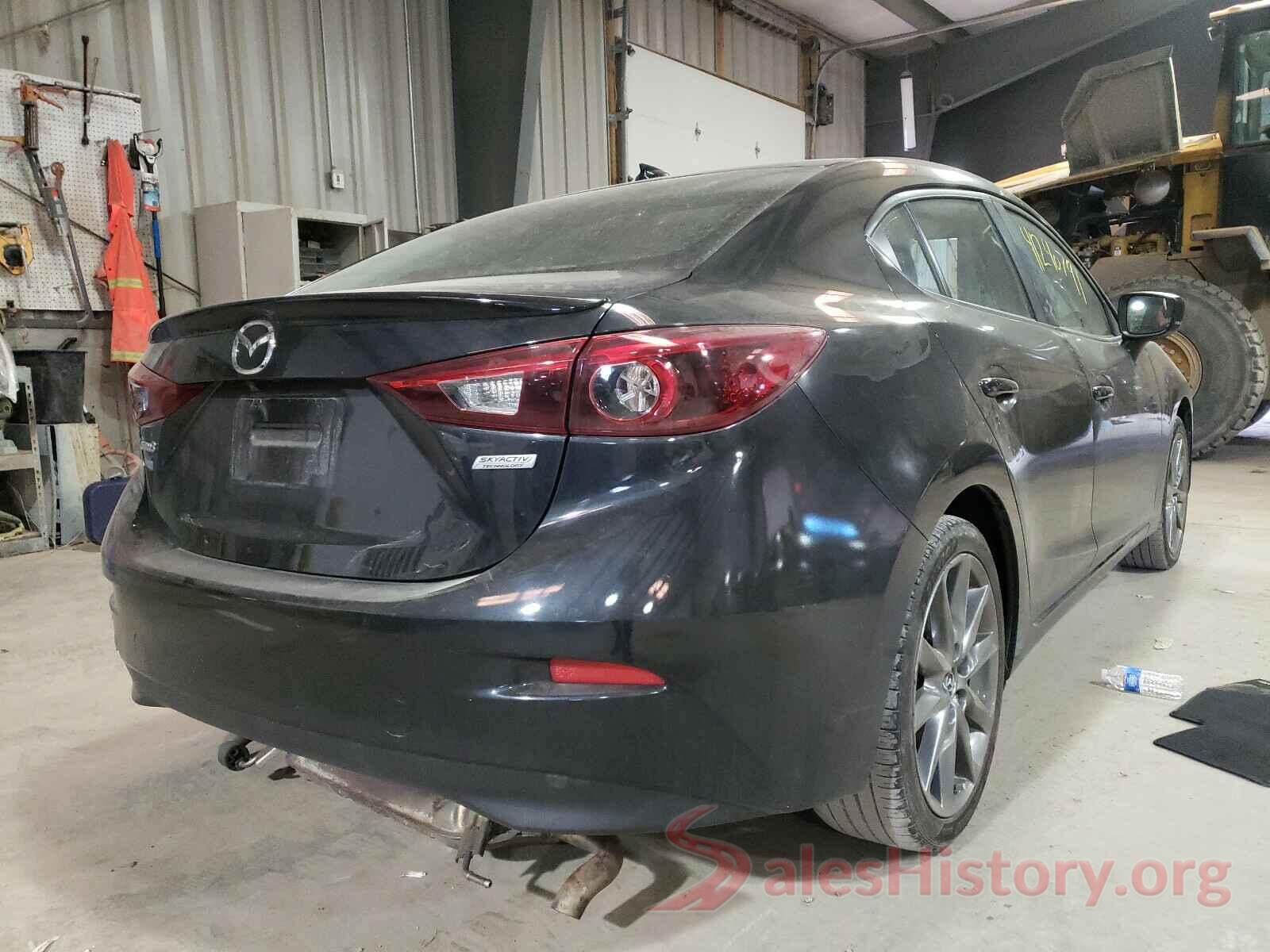 3MZBN1W30JM231980 2018 MAZDA 3