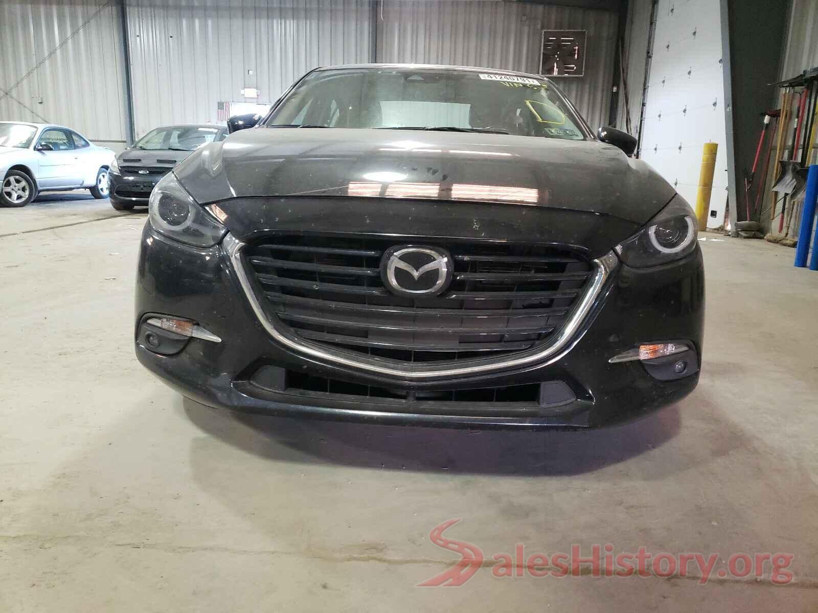 3MZBN1W30JM231980 2018 MAZDA 3