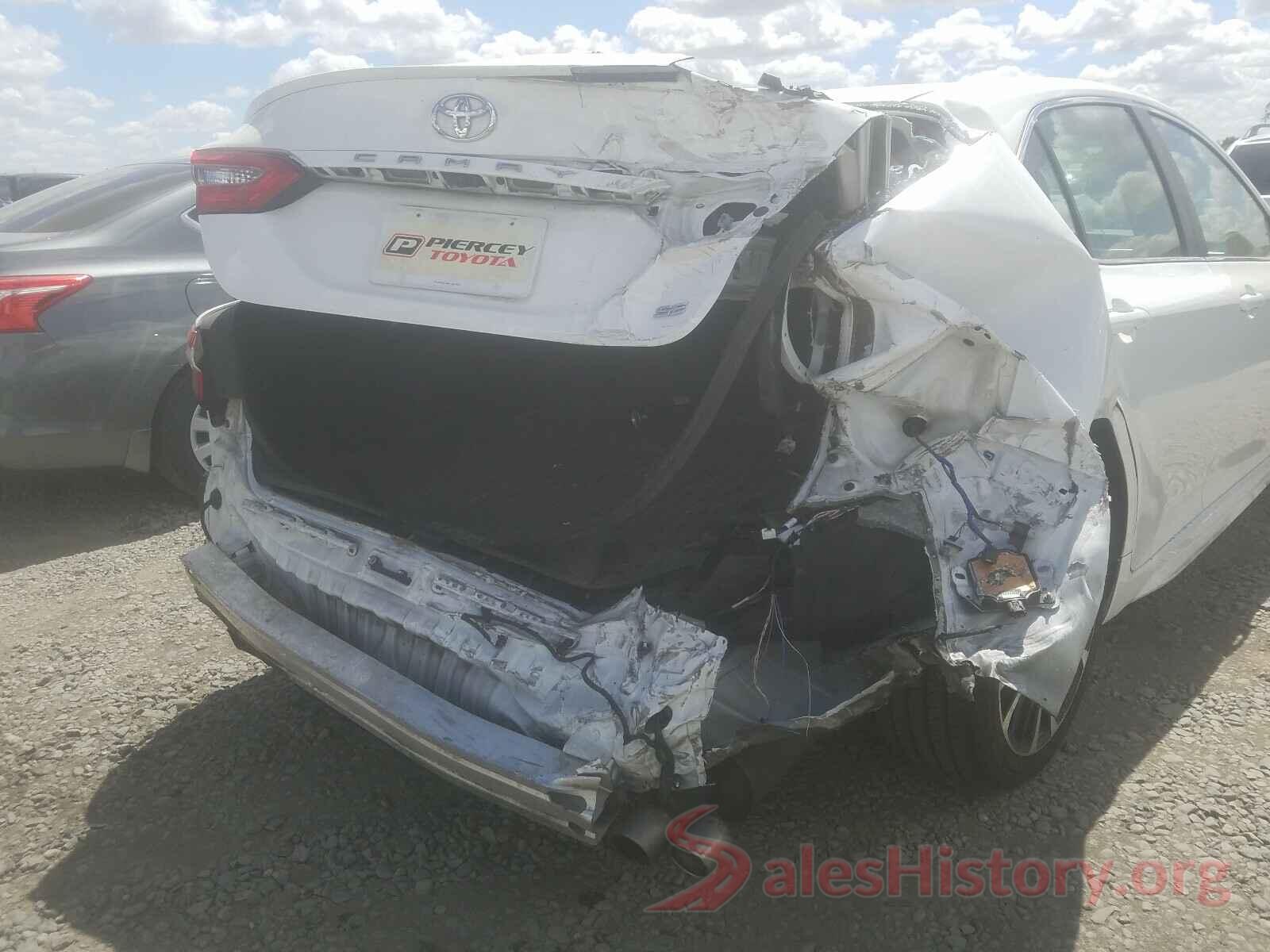 4T1B11HK8JU630307 2018 TOYOTA CAMRY