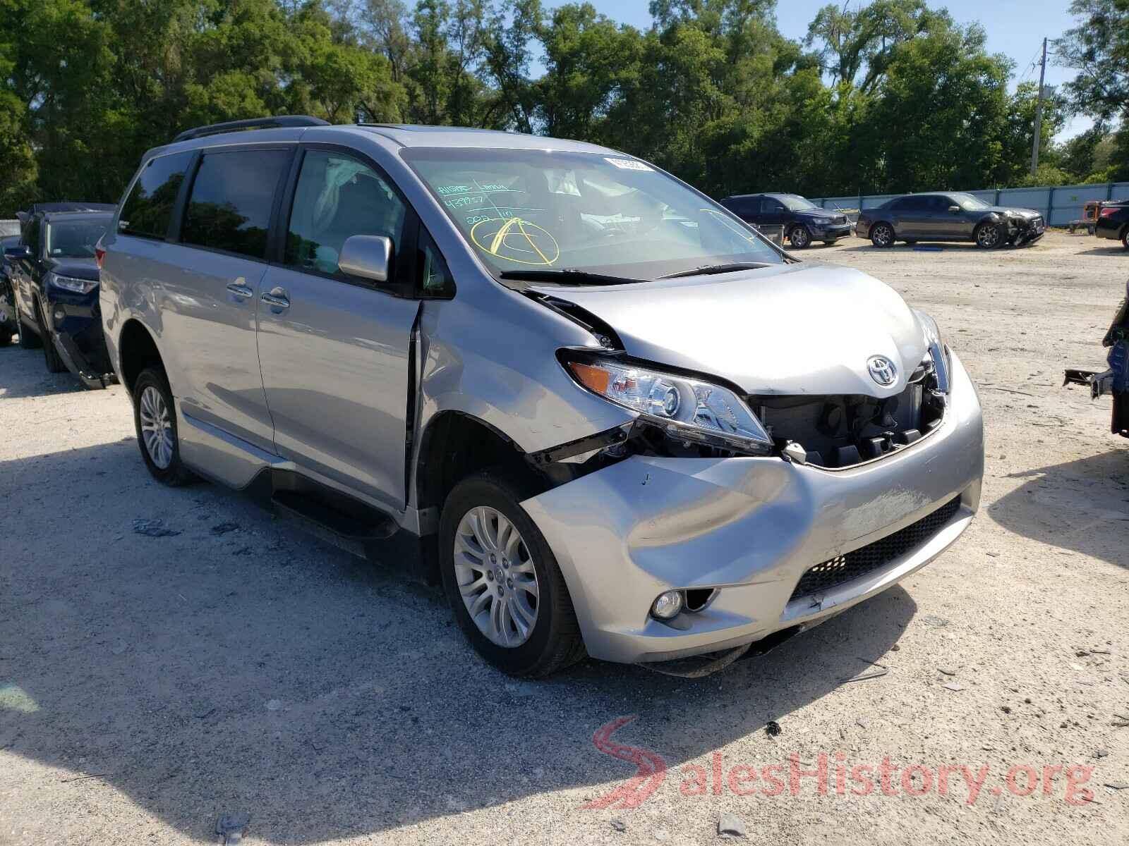 5TDYZ3DC3HS786898 2017 TOYOTA SIENNA