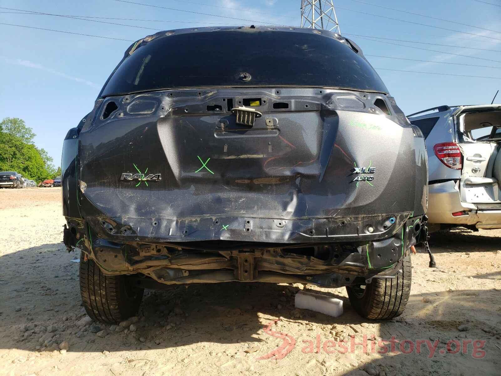 2T3RFREV9JW785825 2018 TOYOTA RAV4