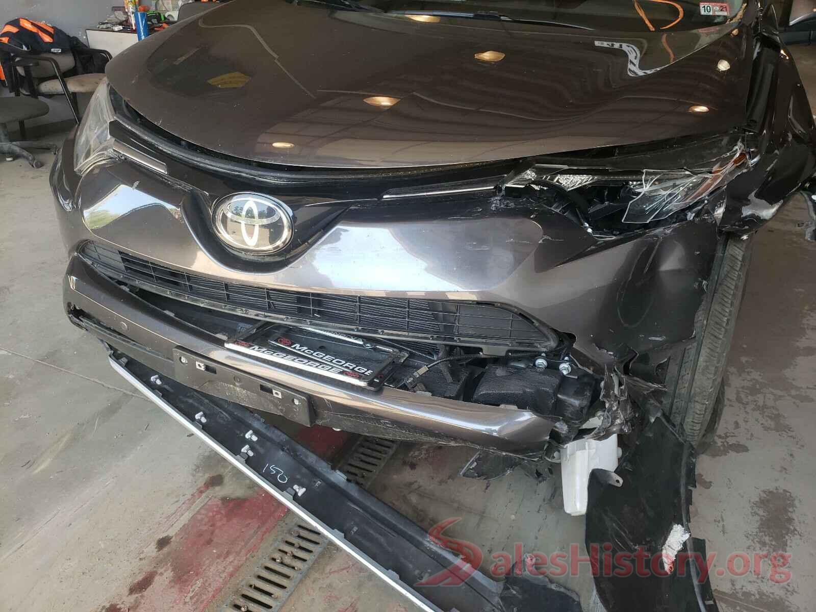 JTMRFREV2JJ734679 2018 TOYOTA RAV4