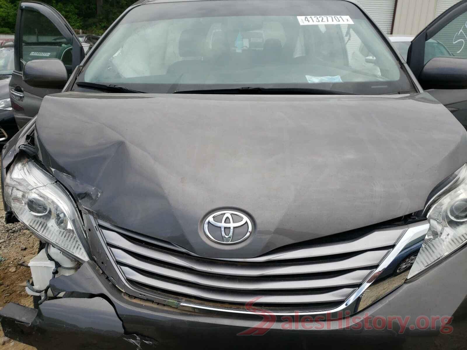 5TDYZ3DC1HS809675 2017 TOYOTA SIENNA