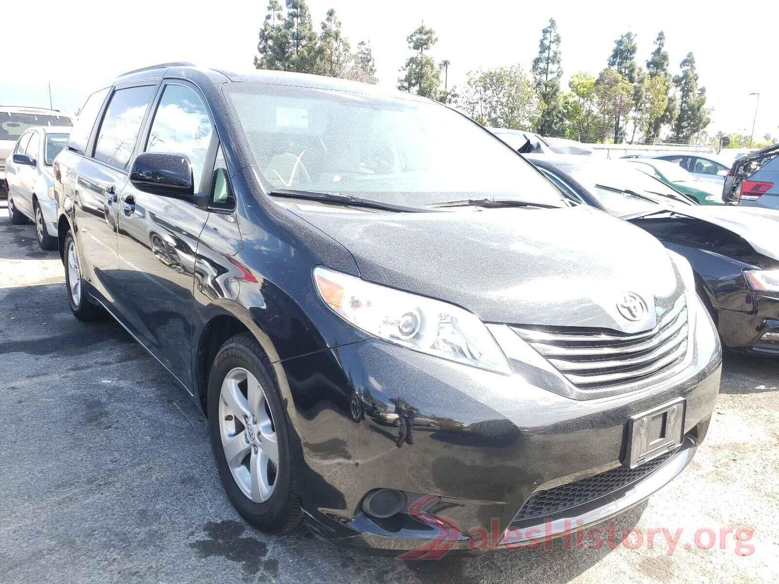 5TDKZ3DC7HS861009 2017 TOYOTA SIENNA