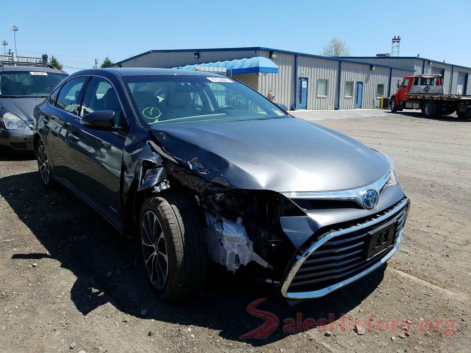 4T1BD1EB4JU060222 2018 TOYOTA AVALON