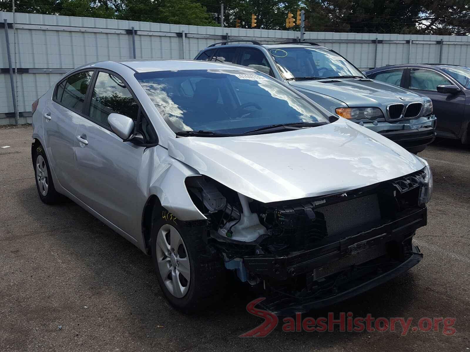 3KPFK4A7XJE218737 2018 KIA FORTE