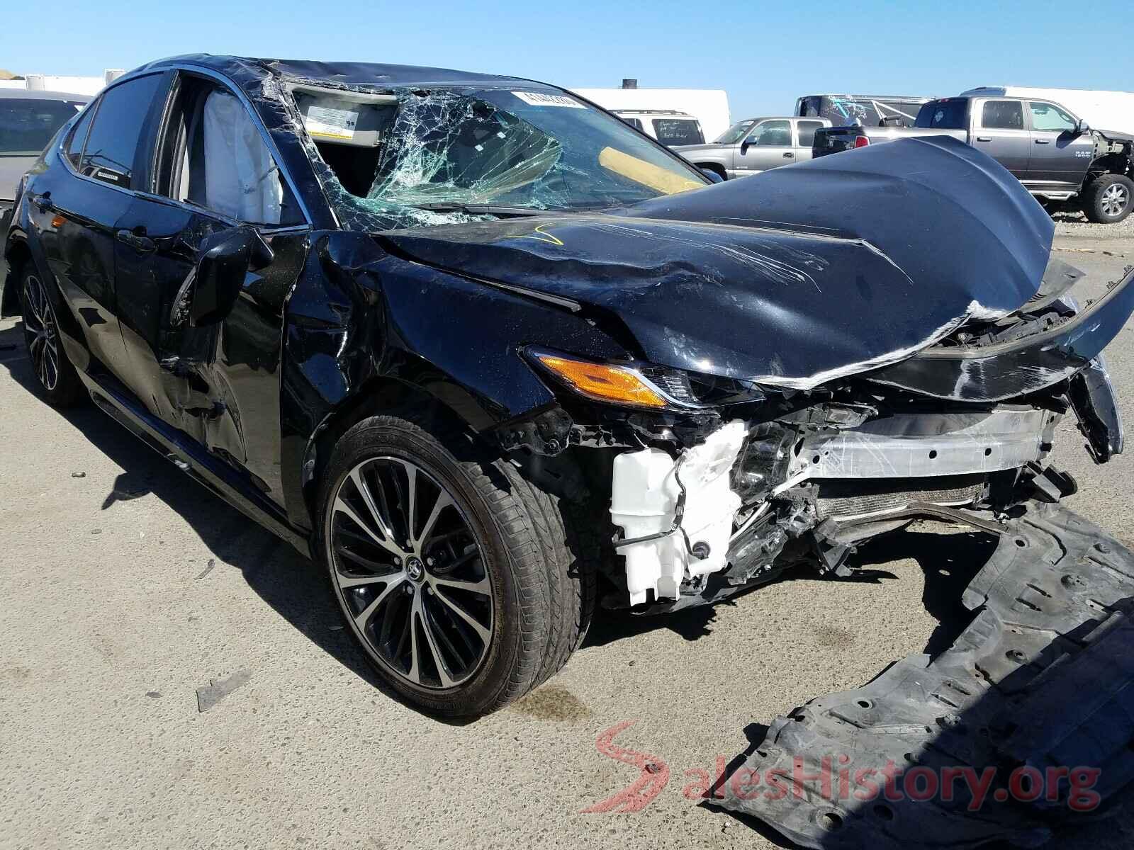 4T1B11HK0JU669912 2018 TOYOTA CAMRY