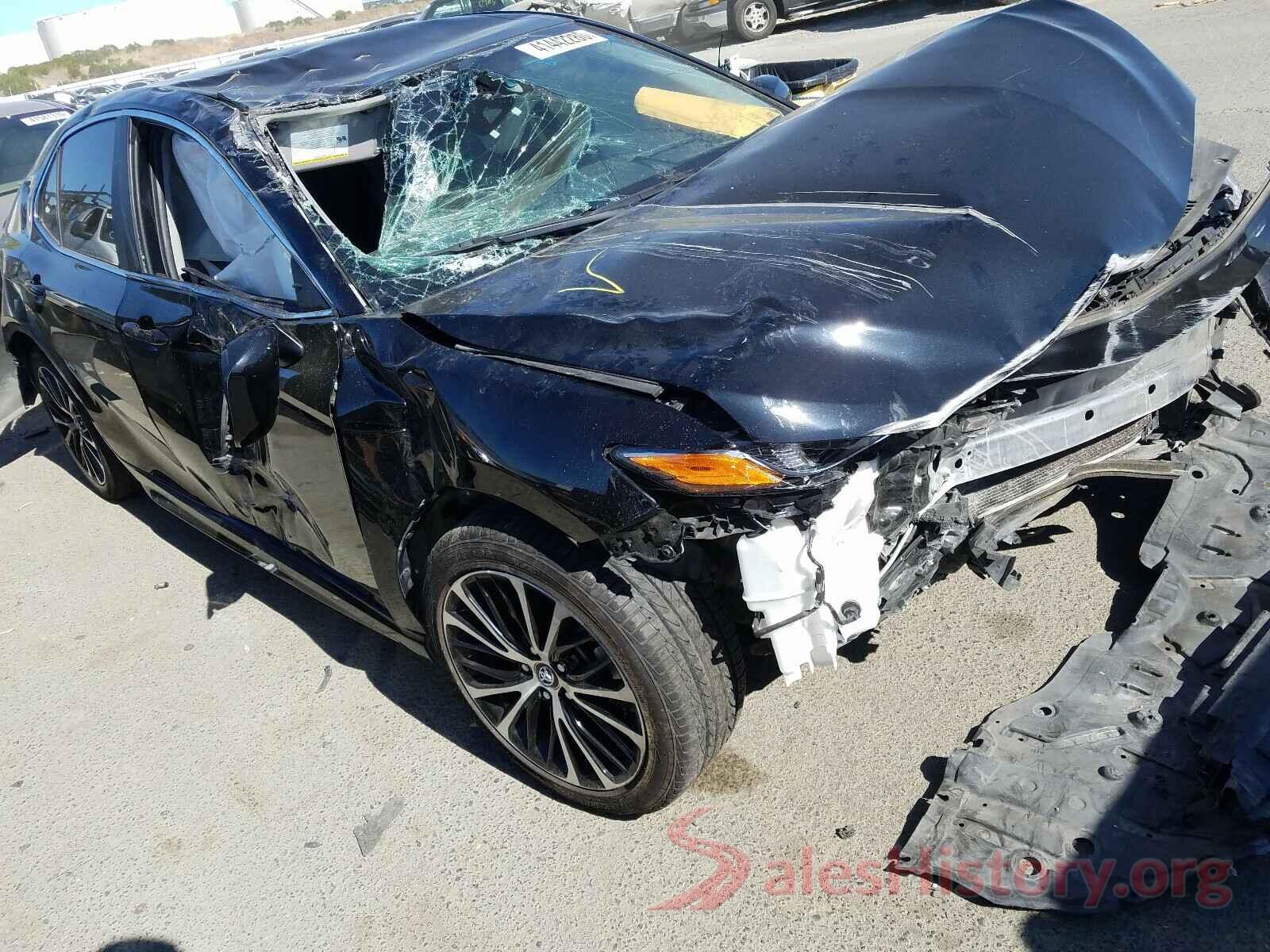 4T1B11HK0JU669912 2018 TOYOTA CAMRY