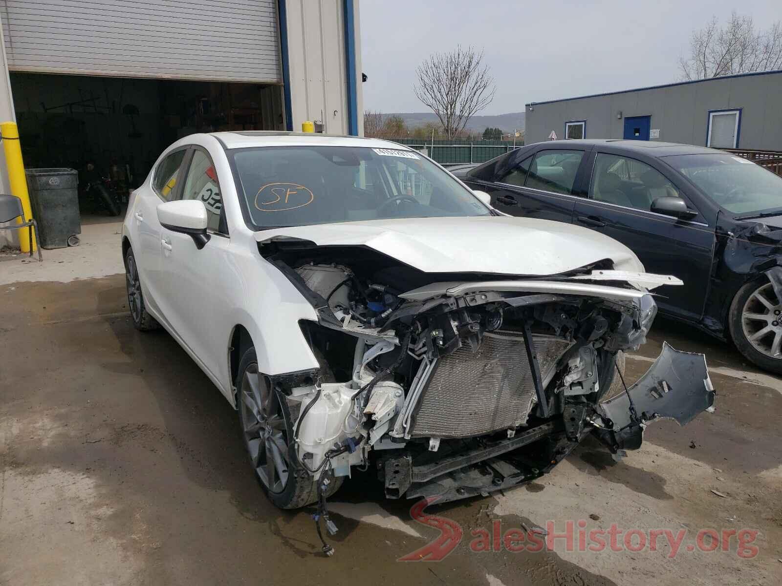 3MZBN1L33JM255100 2018 MAZDA 3