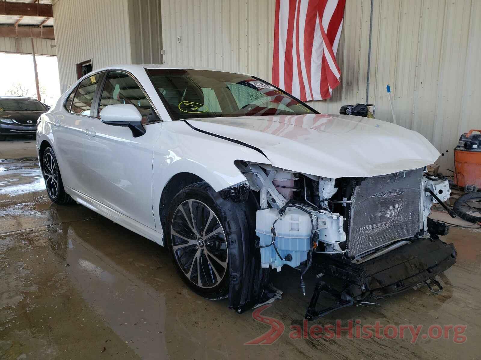 4T1B11HK2JU134130 2018 TOYOTA CAMRY