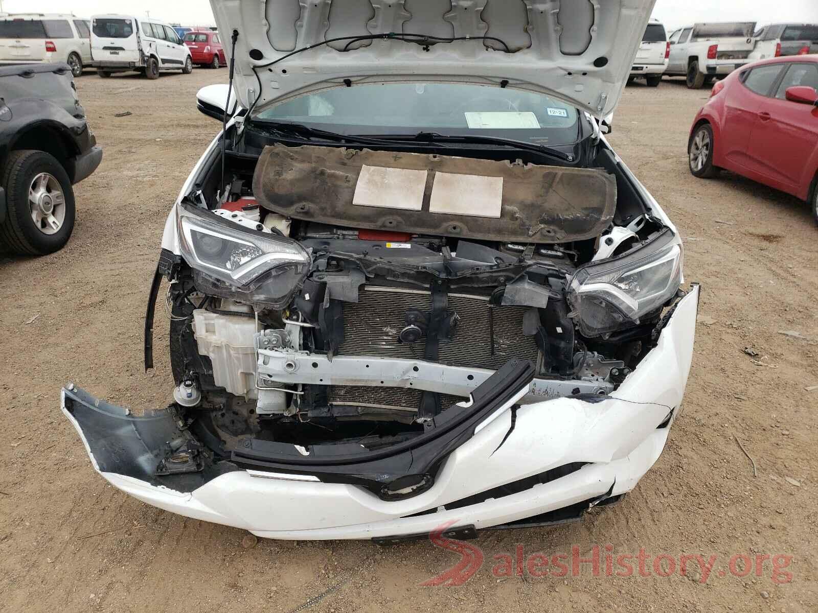 2T3RFREV9JW696000 2018 TOYOTA RAV4