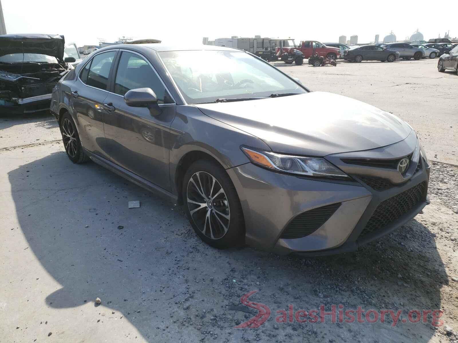 4T1B11HK6JU626143 2018 TOYOTA CAMRY