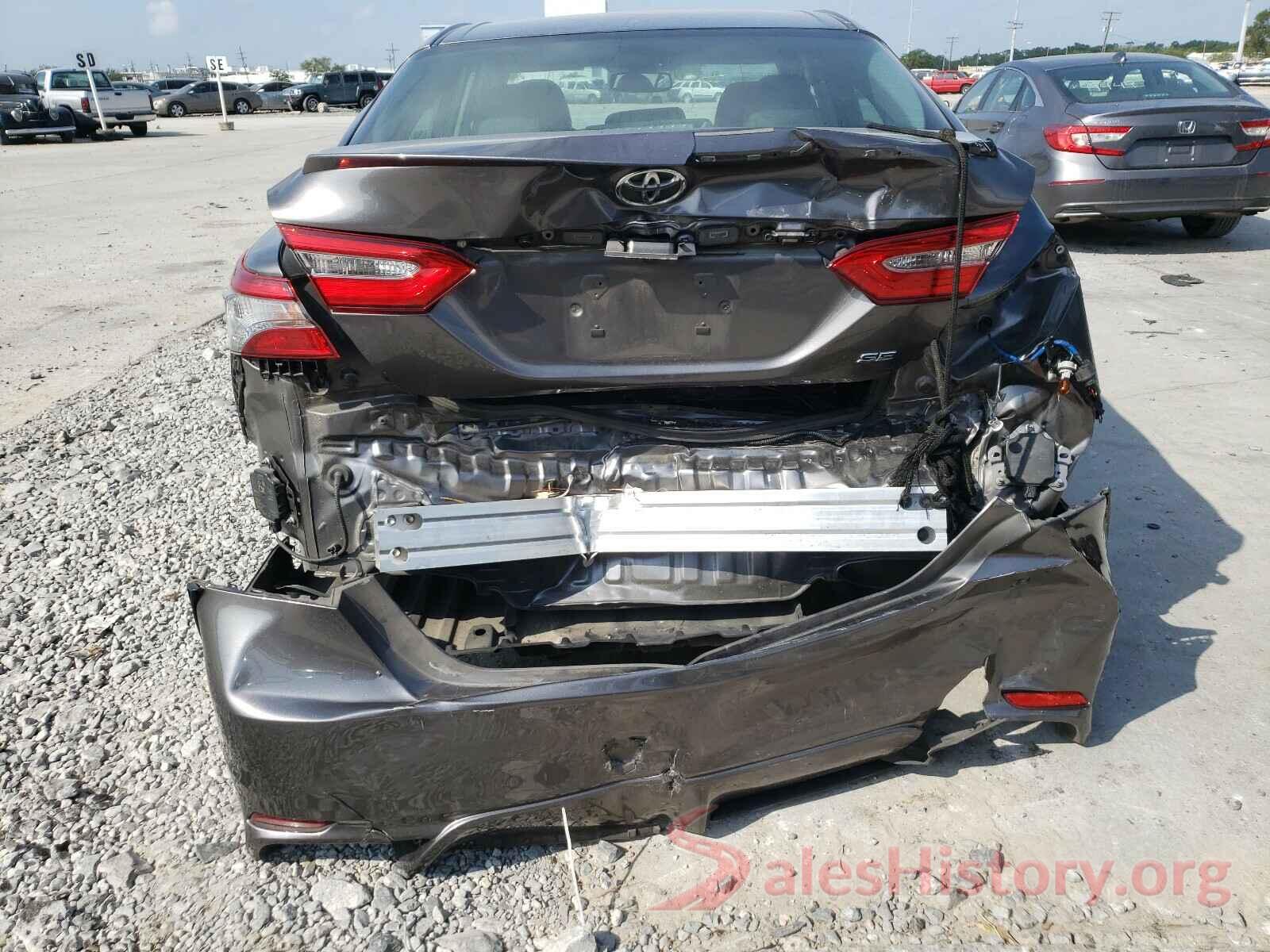 4T1B11HK6JU626143 2018 TOYOTA CAMRY