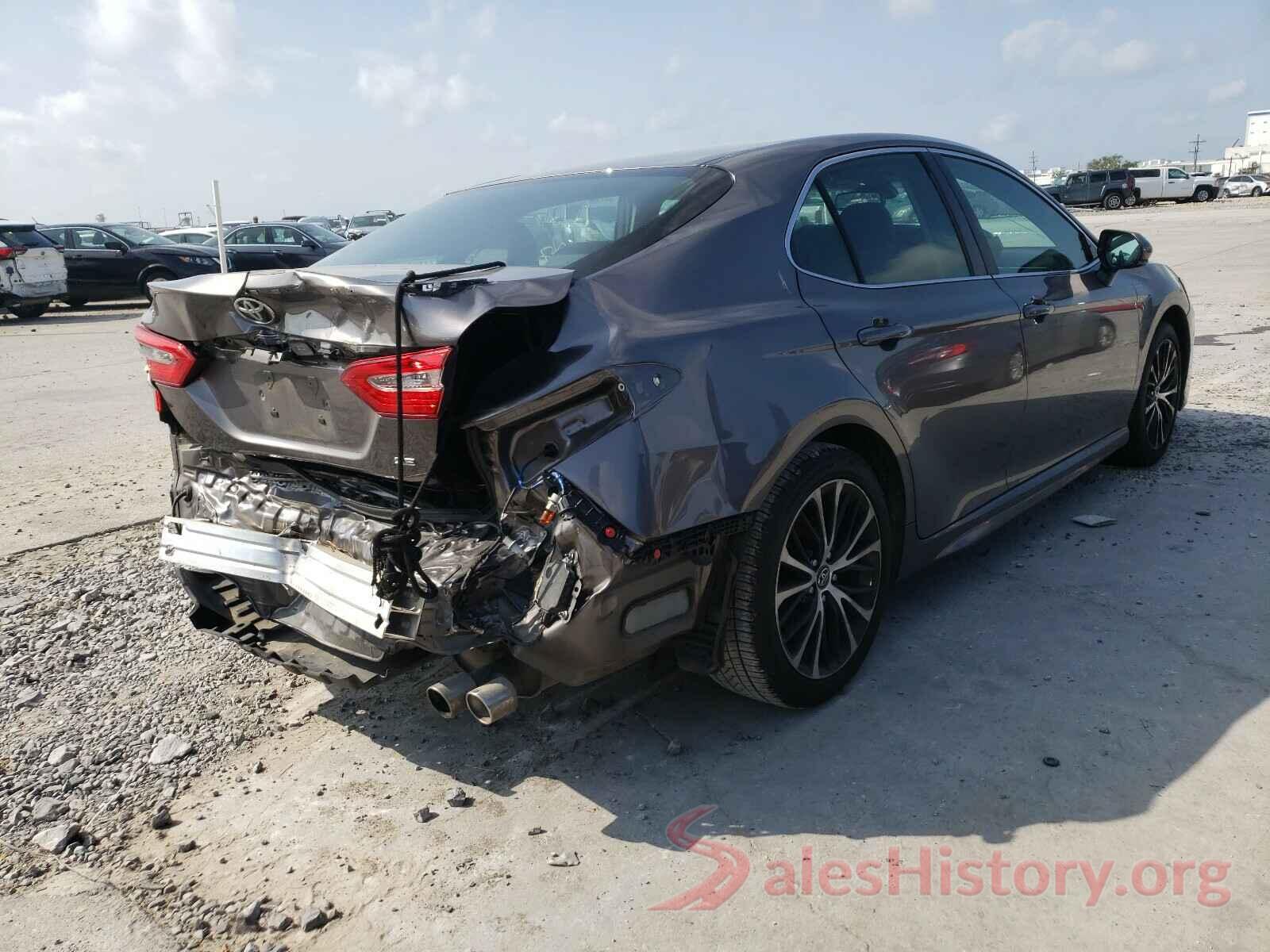 4T1B11HK6JU626143 2018 TOYOTA CAMRY