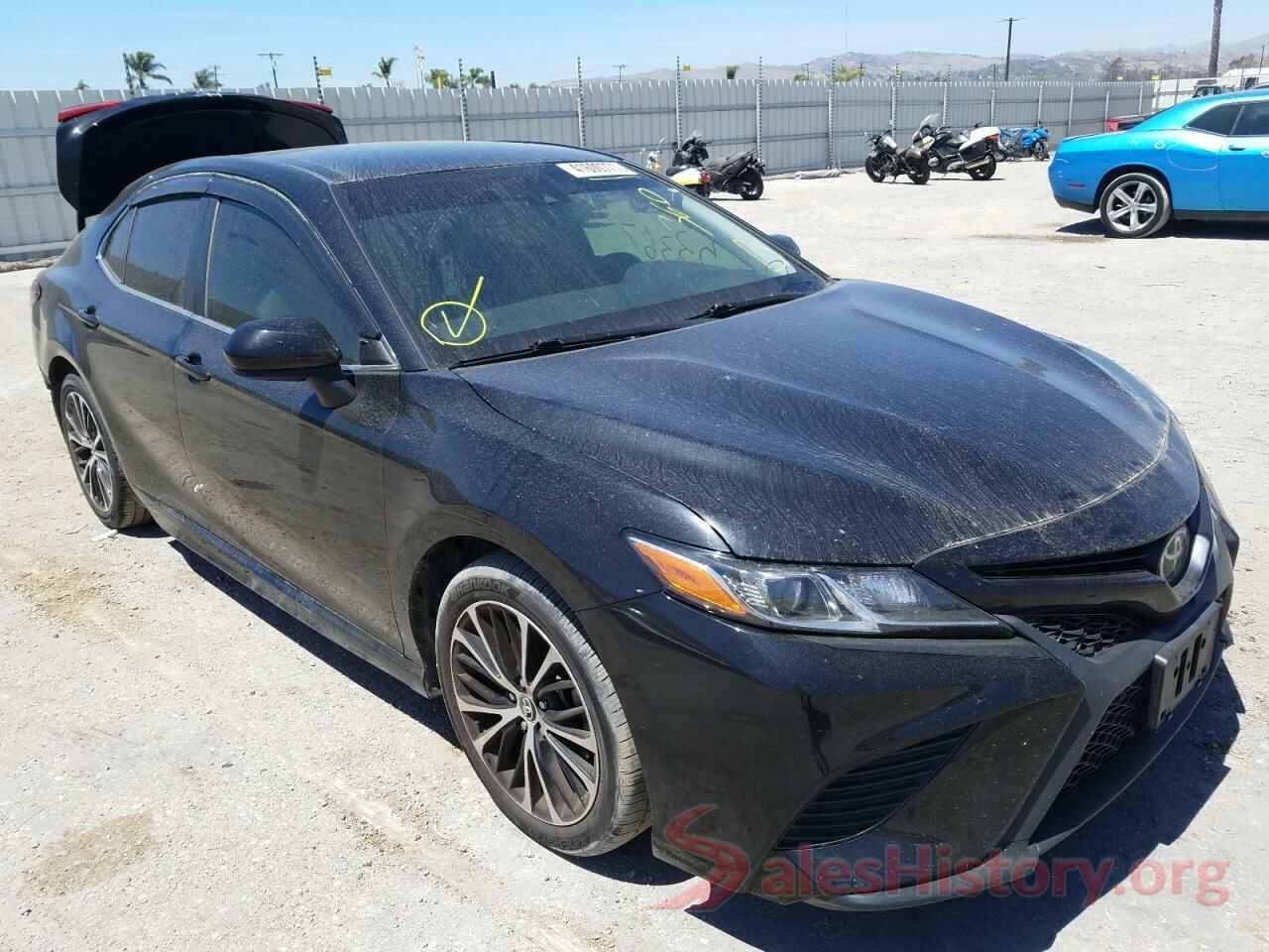 JTNB11HK0J3037627 2018 TOYOTA CAMRY