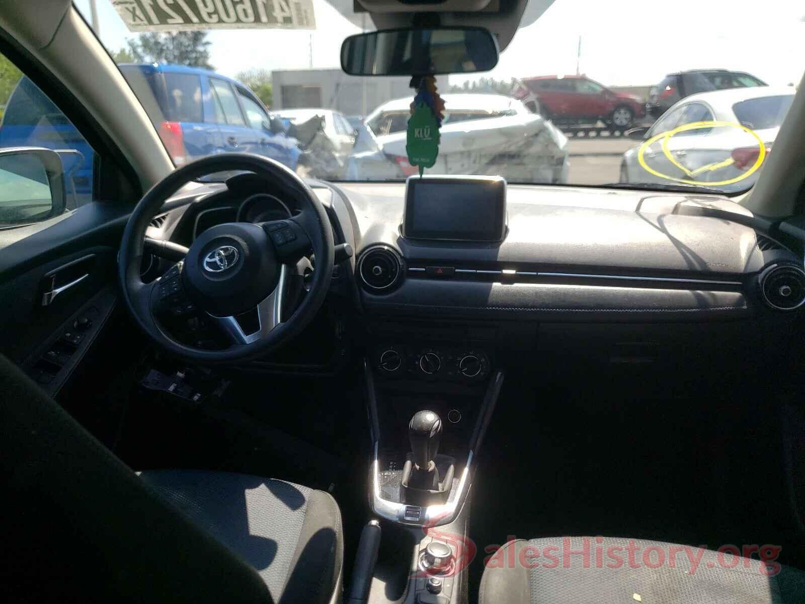 3MYDLBYV3JY303318 2018 TOYOTA YARIS