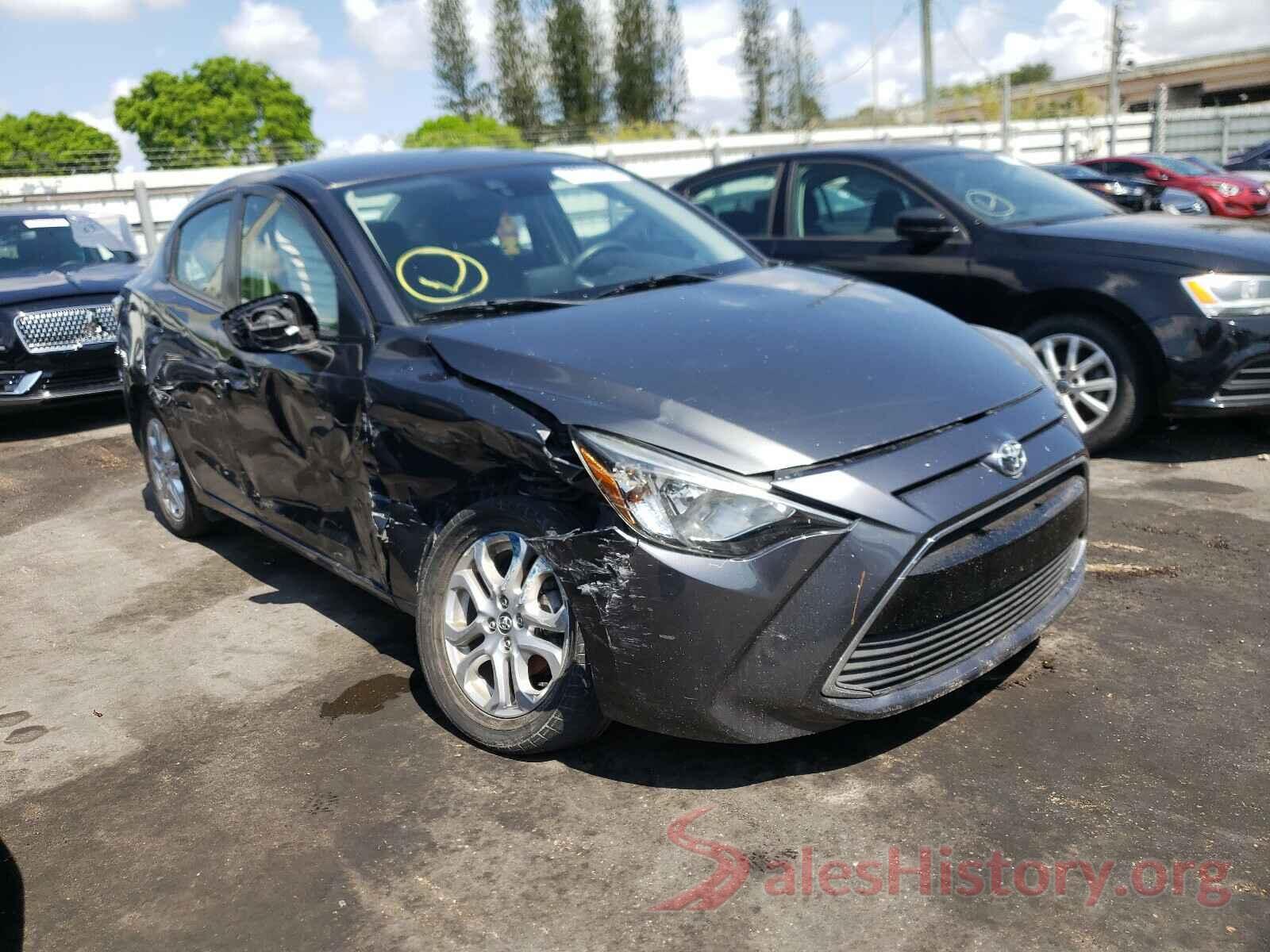 3MYDLBYV3JY303318 2018 TOYOTA YARIS