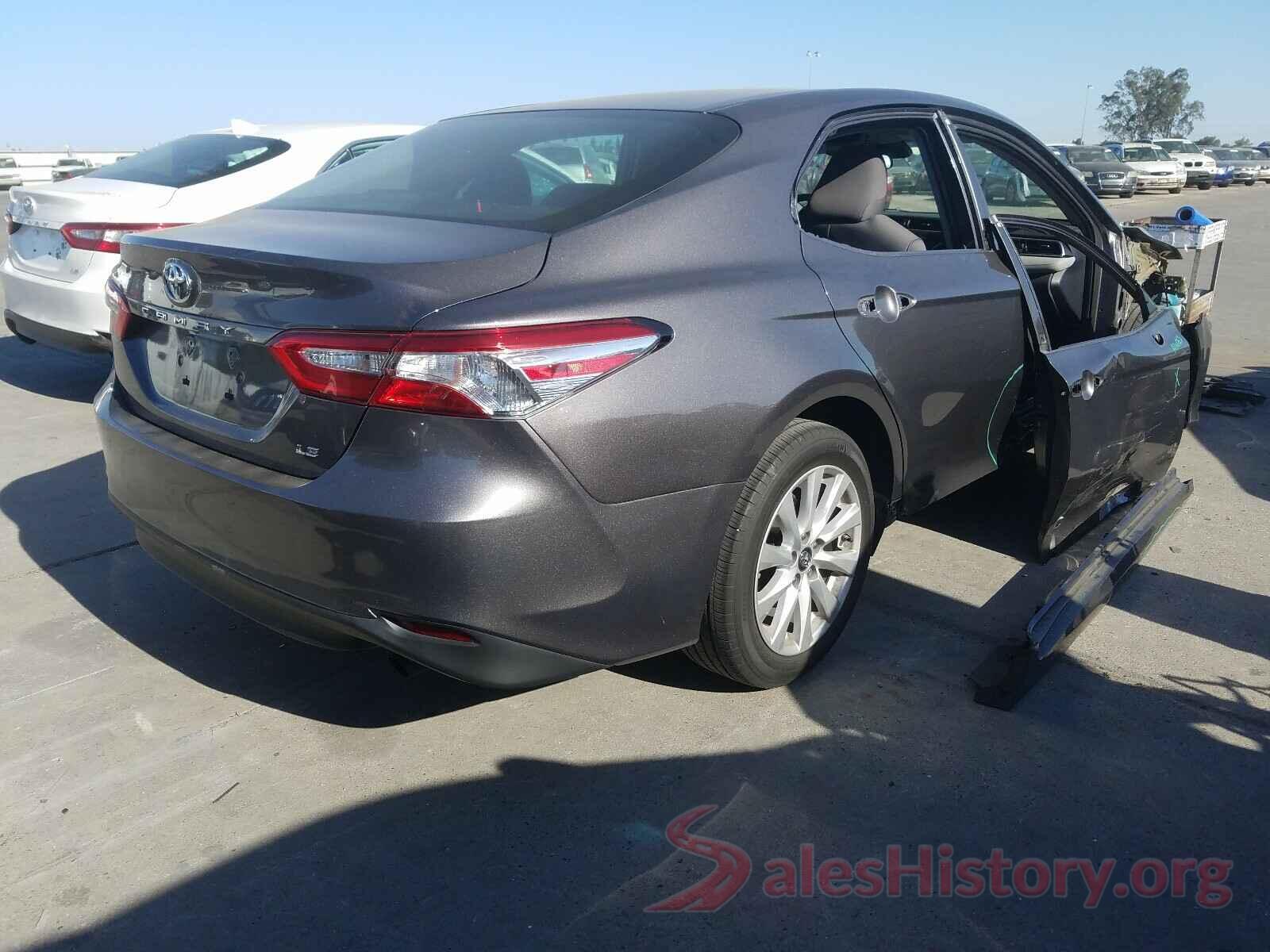 4T1B11HK8JU090618 2018 TOYOTA CAMRY