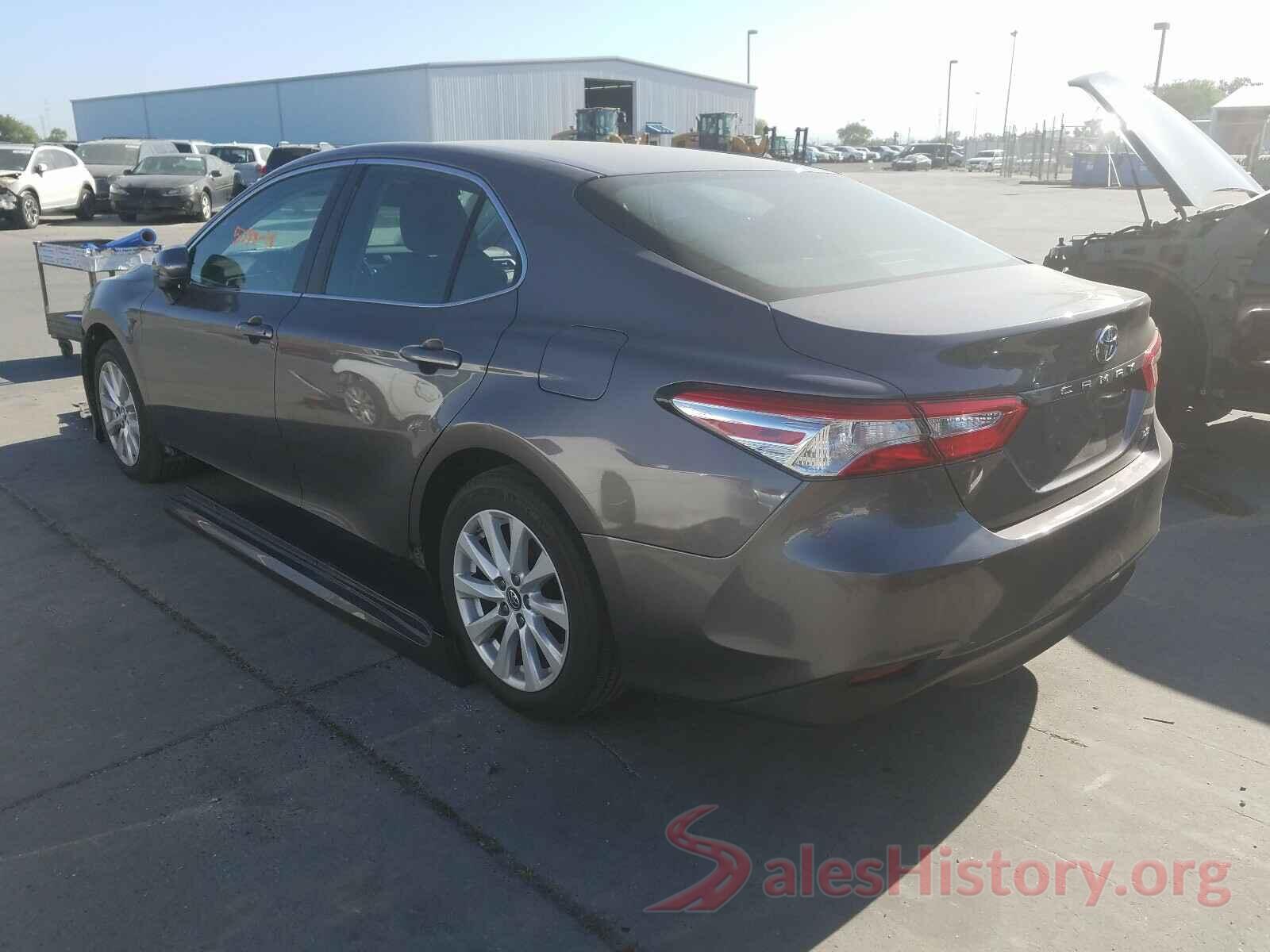 4T1B11HK8JU090618 2018 TOYOTA CAMRY