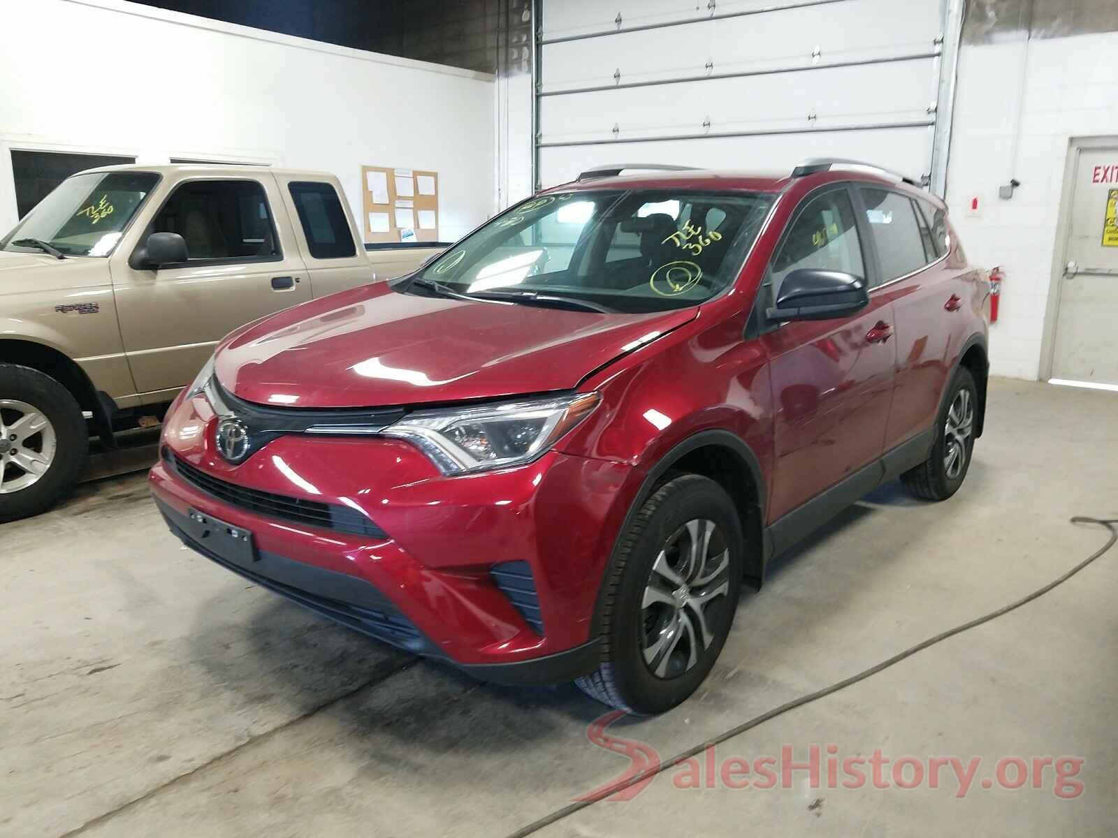 2T3BFREV7JW827197 2018 TOYOTA RAV4