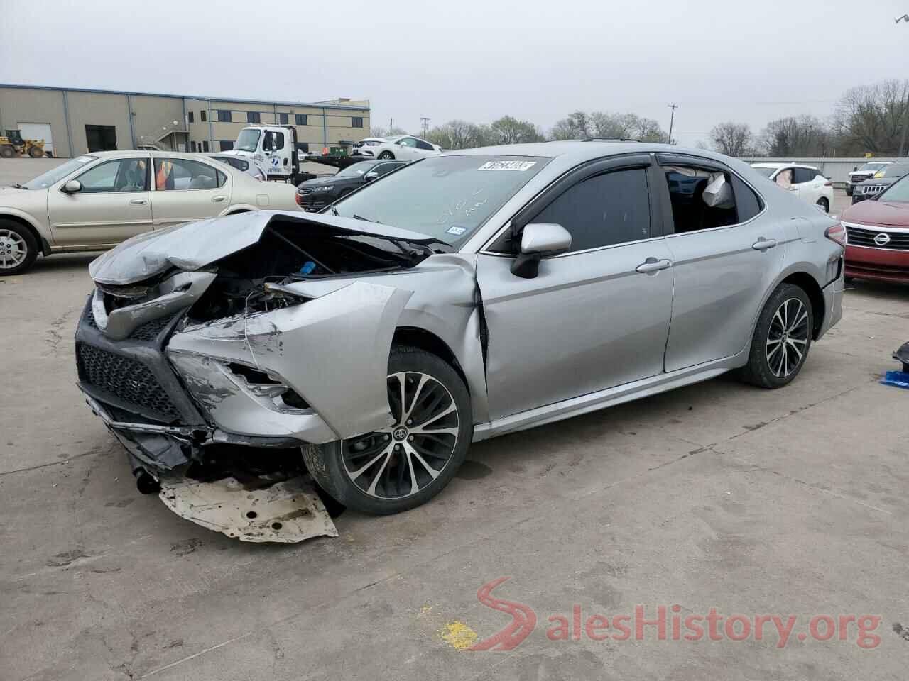 4T1B11HK5JU105236 2018 TOYOTA CAMRY