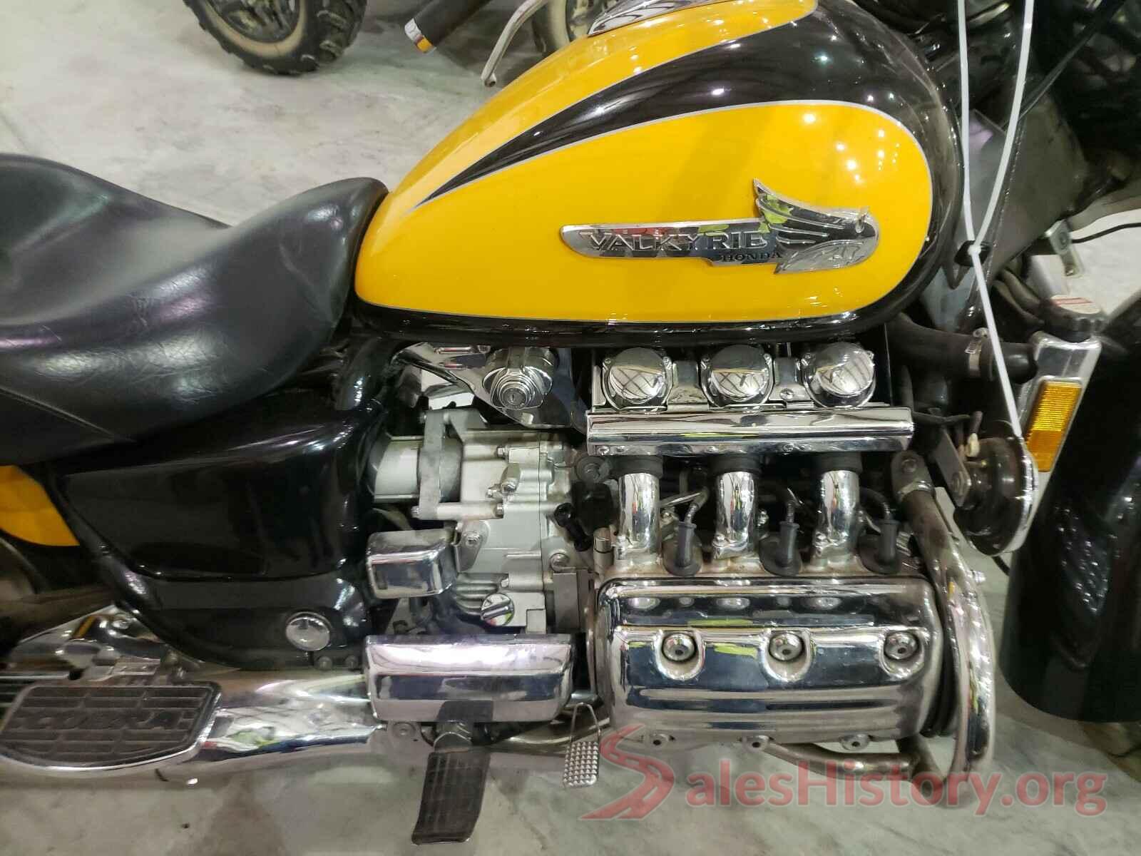 1HFSC3413YA300051 2000 HONDA GL CYCLE