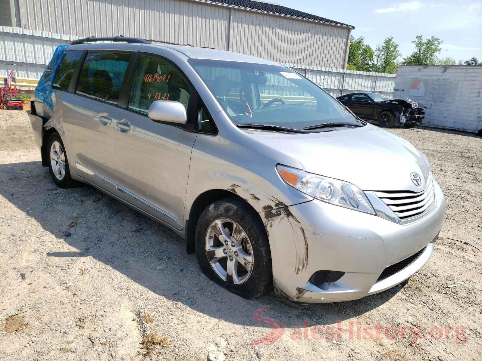 5TDKZ3DC3HS852940 2017 TOYOTA SIENNA