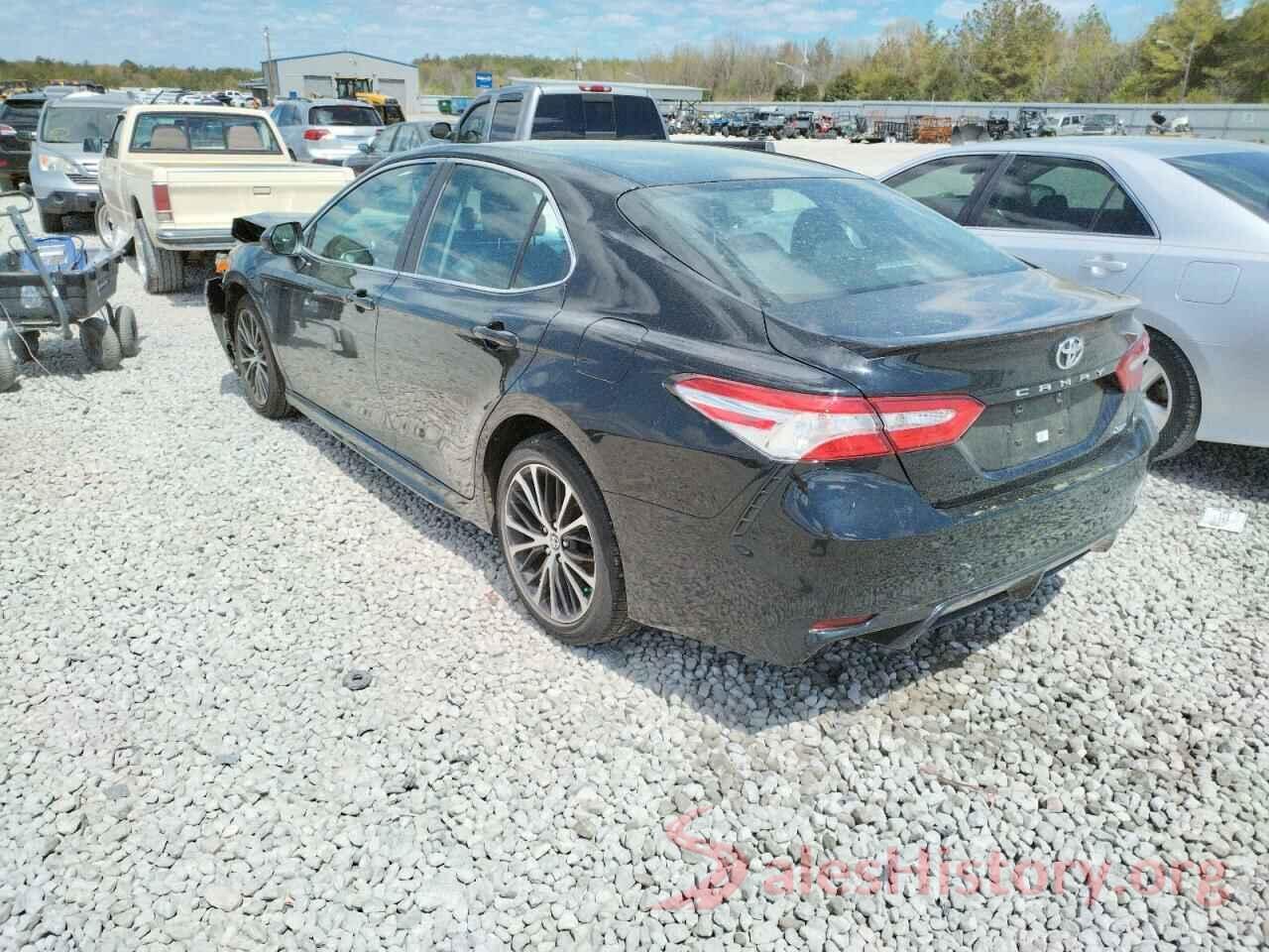 4T1B11HK6JU089158 2018 TOYOTA CAMRY