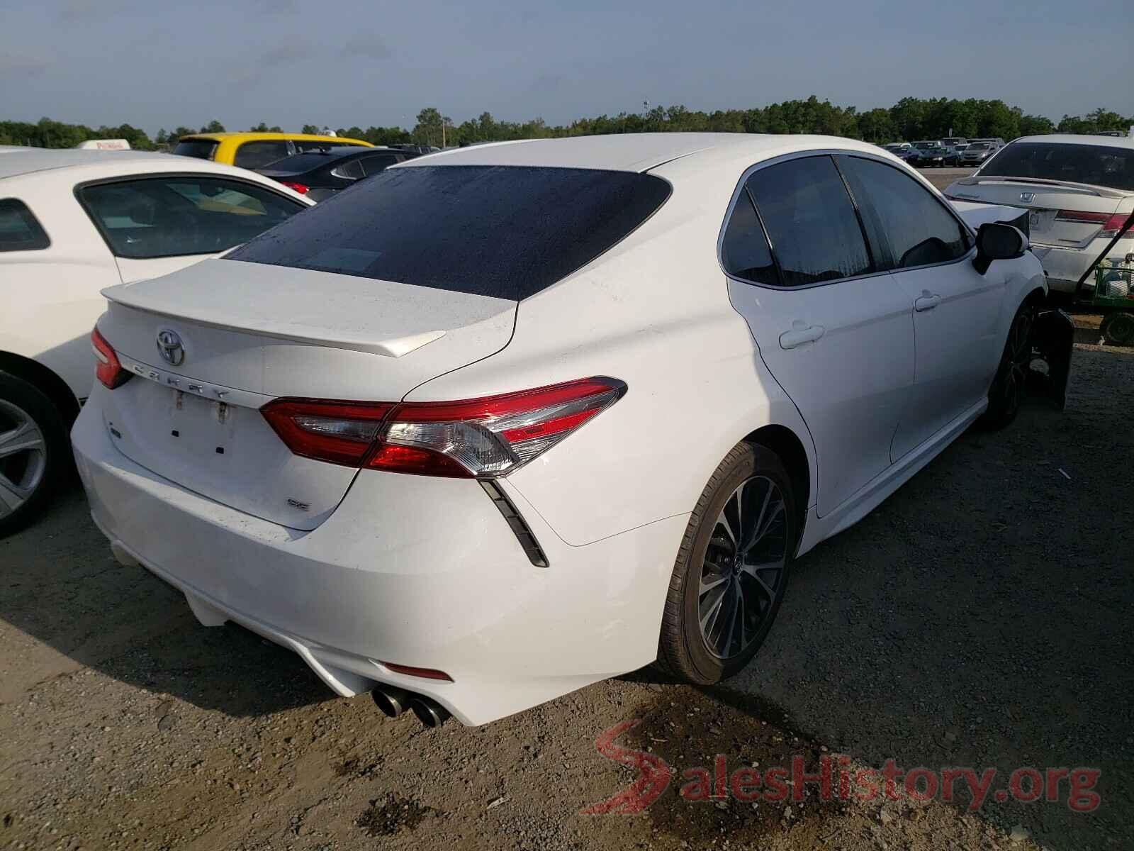 4T1B11HK2JU637687 2018 TOYOTA CAMRY