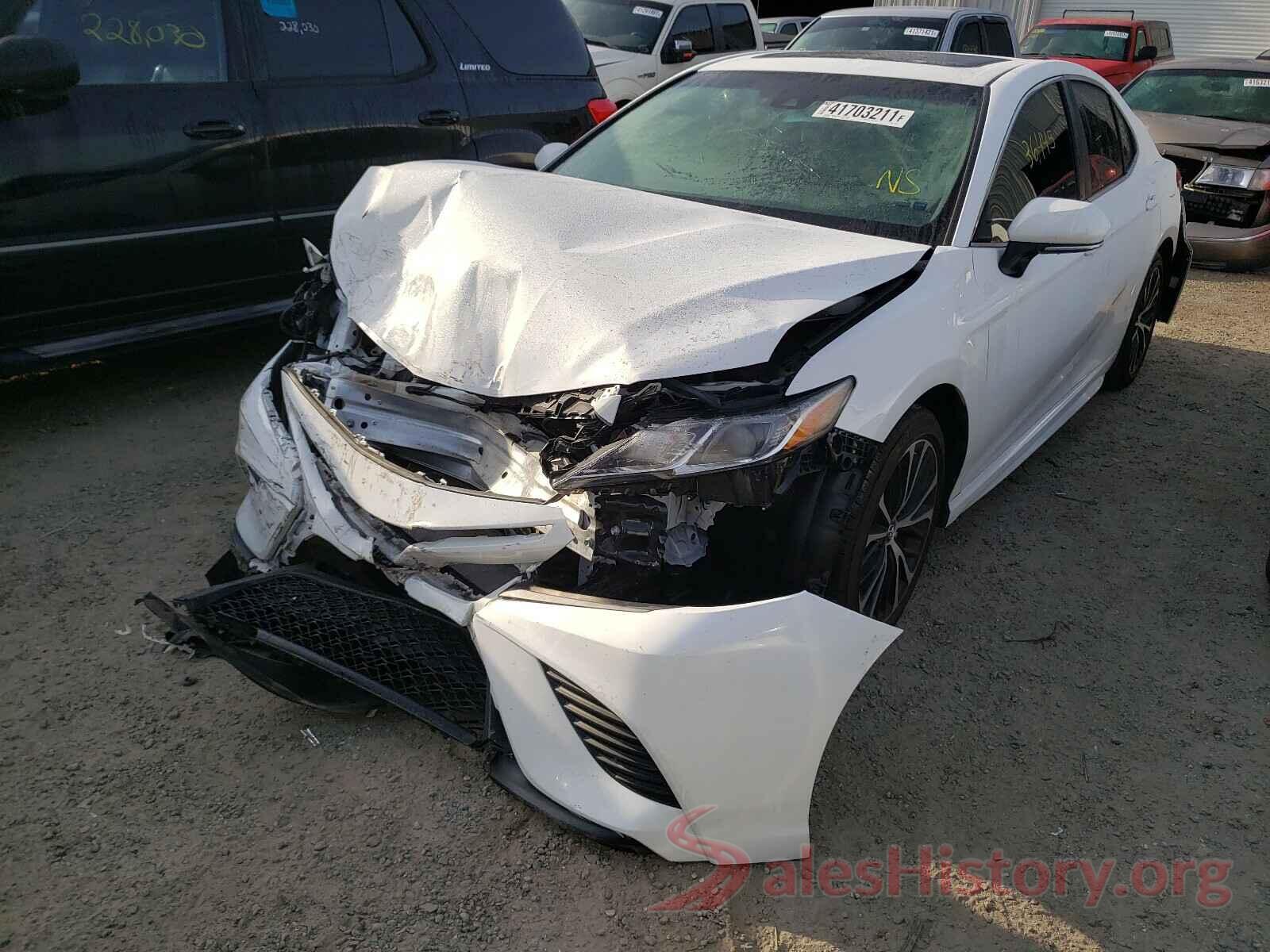 4T1B11HK2JU637687 2018 TOYOTA CAMRY