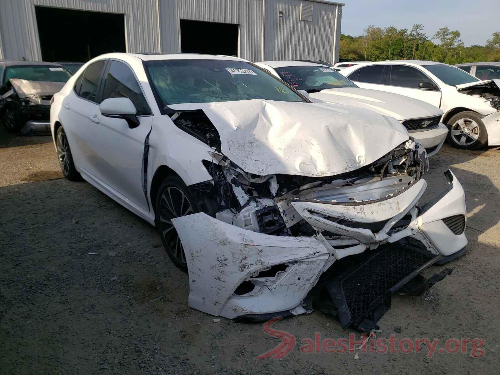 4T1B11HK2JU637687 2018 TOYOTA CAMRY