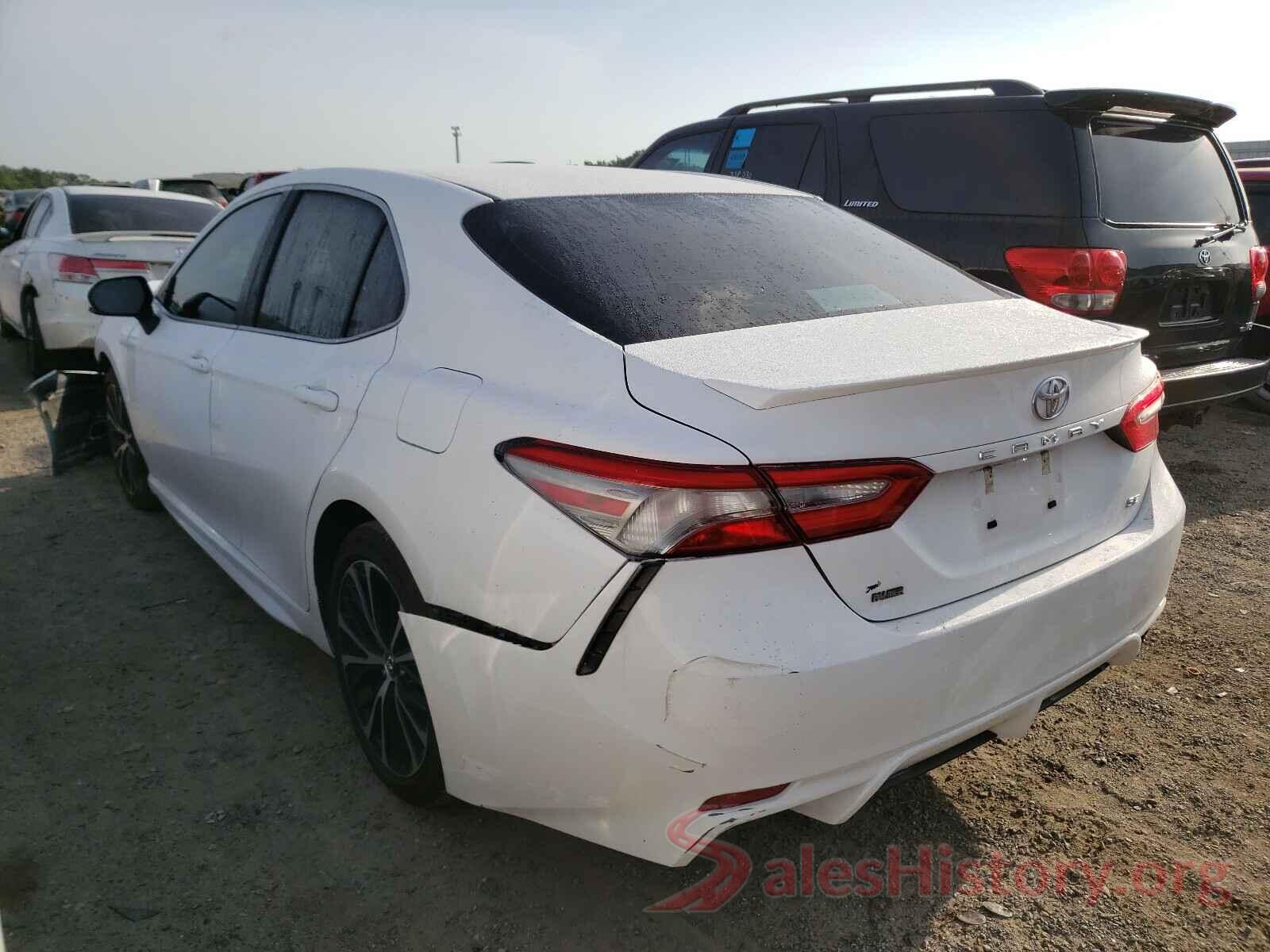 4T1B11HK2JU637687 2018 TOYOTA CAMRY