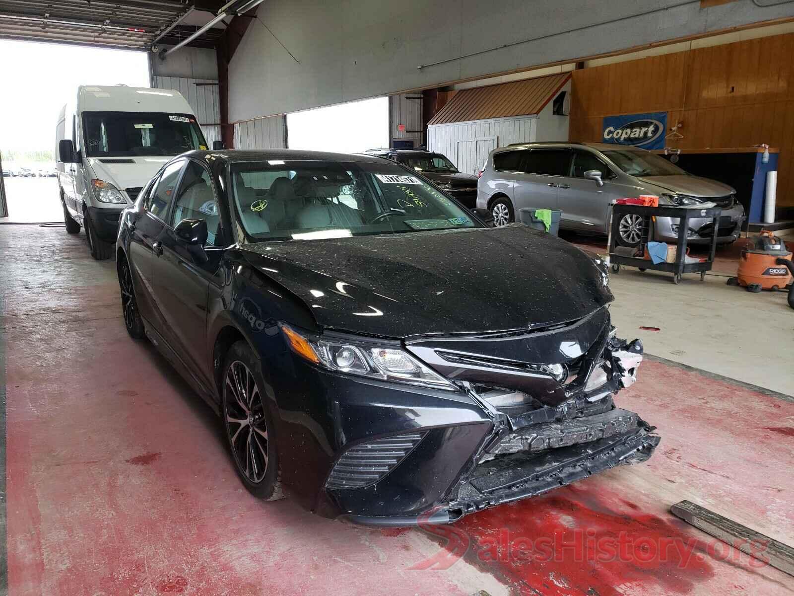 4T1B11HK0JU068970 2018 TOYOTA CAMRY