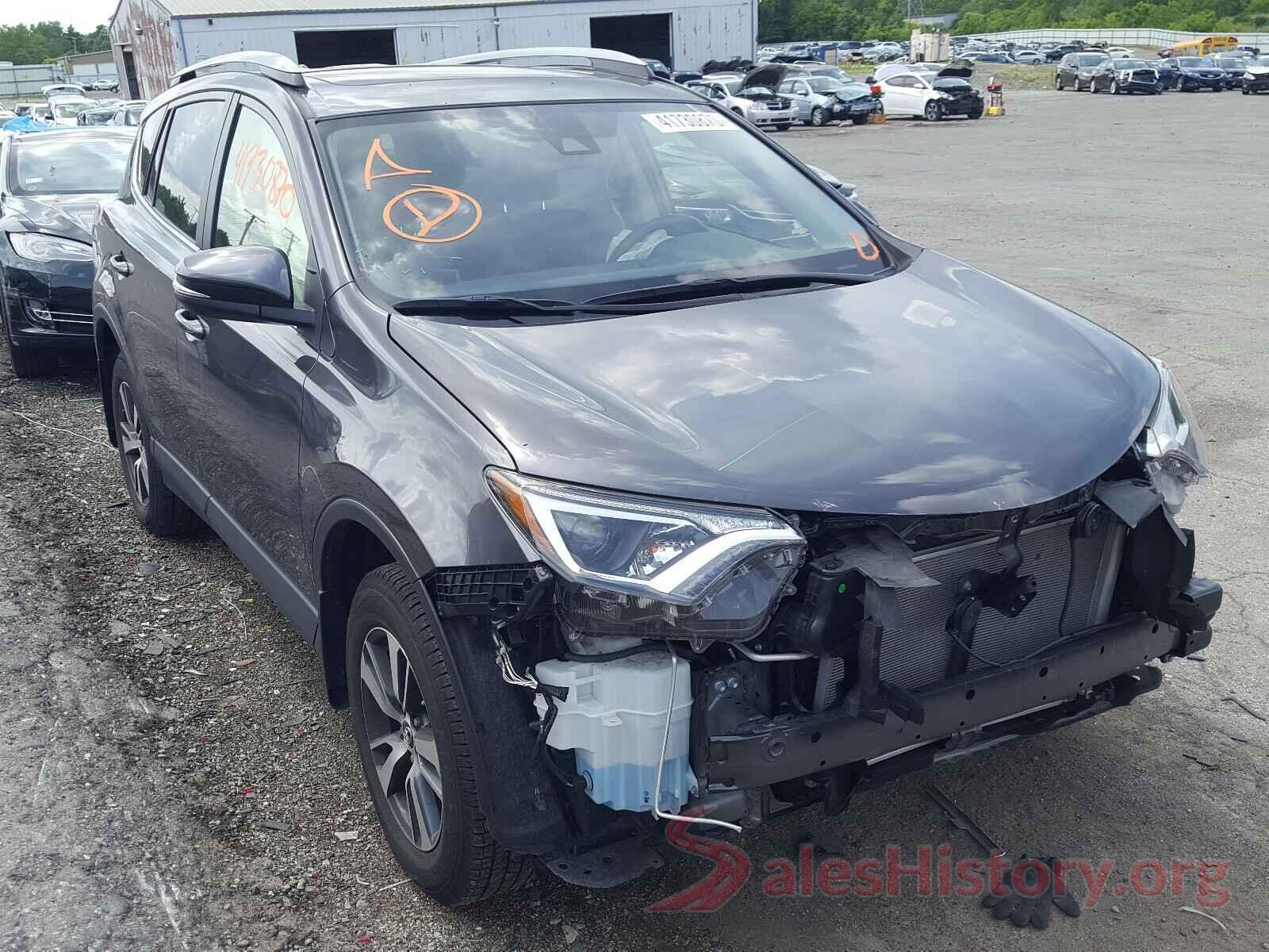 JTMRFREV2HJ125893 2017 TOYOTA RAV4