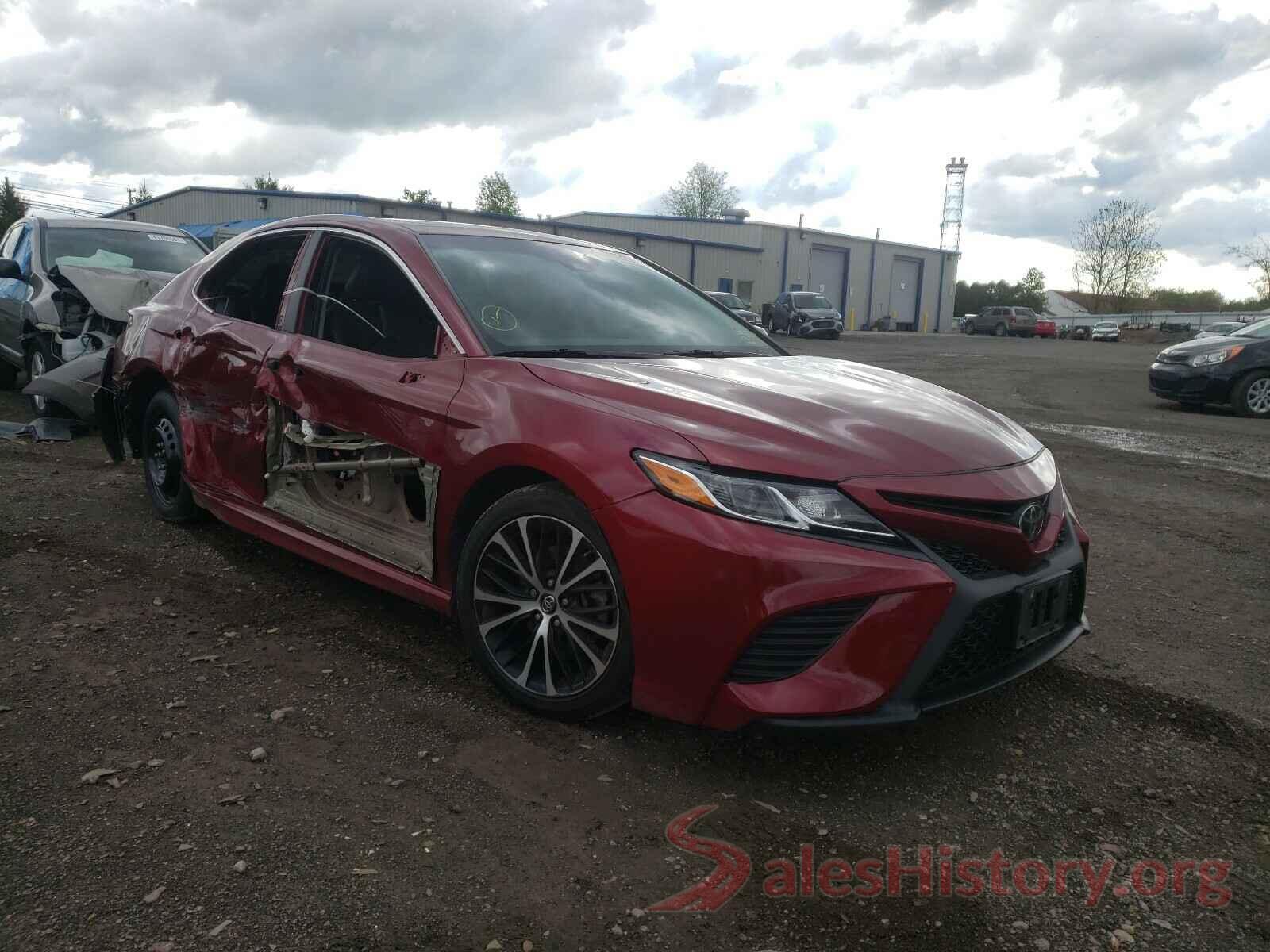 4T1B11HK2JU617987 2018 TOYOTA CAMRY