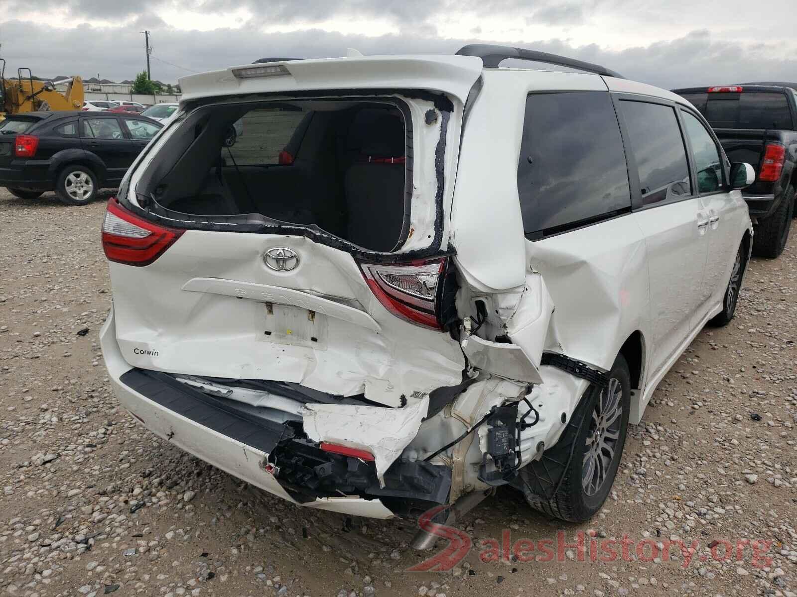 5TDYZ3DC2JS956447 2018 TOYOTA SIENNA