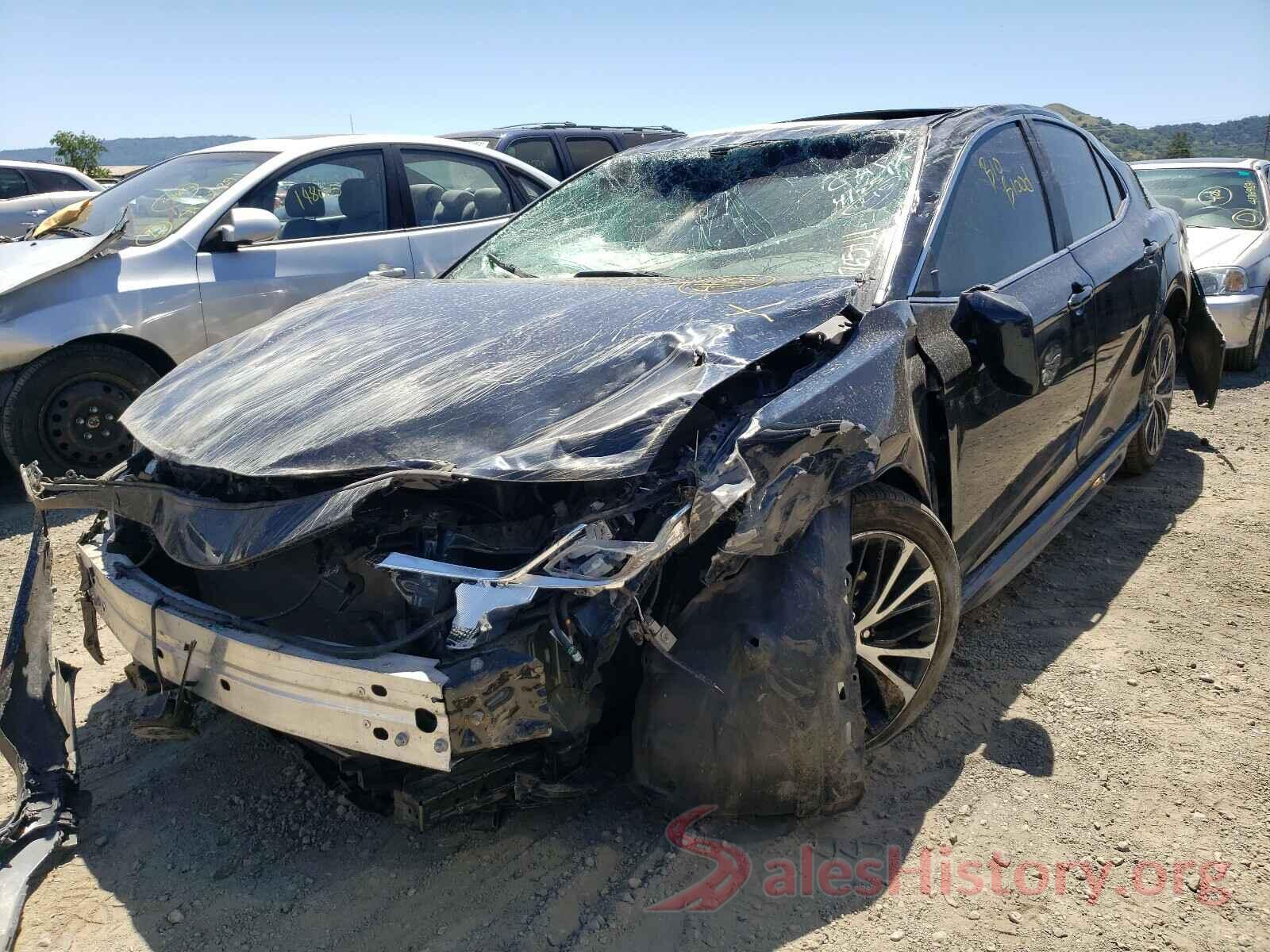 4T1B11HK8JU651108 2018 TOYOTA CAMRY