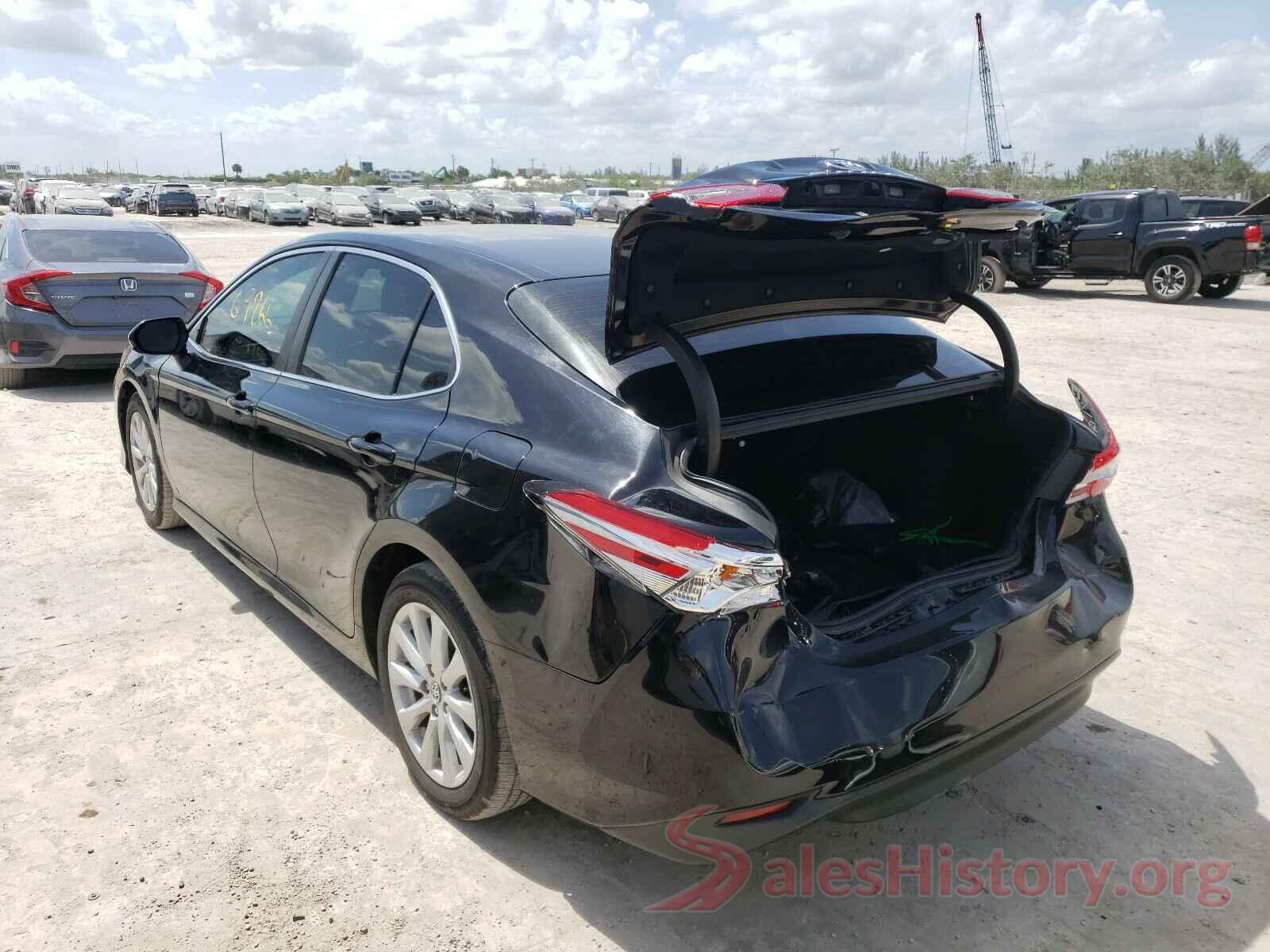 4T1B11HK2JU090565 2018 TOYOTA CAMRY