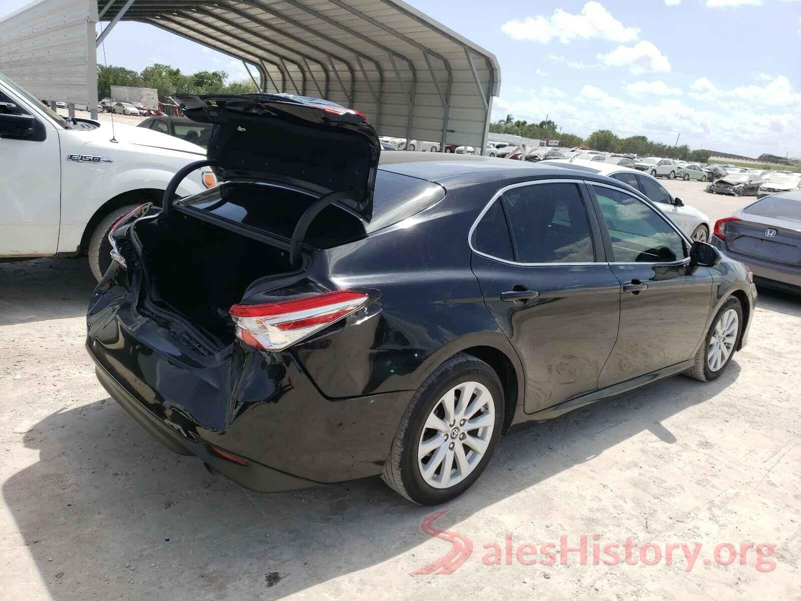 4T1B11HK2JU090565 2018 TOYOTA CAMRY