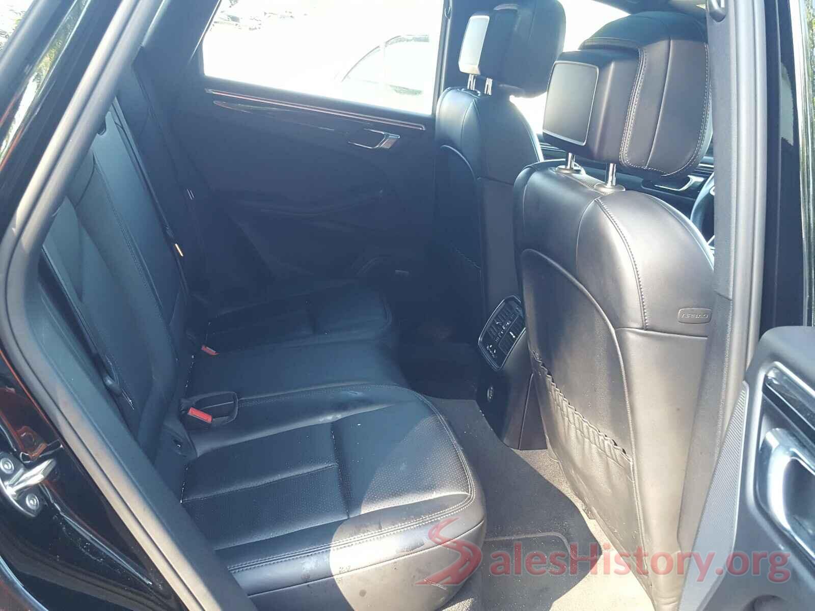 WP1AA2A57JLB04541 2018 PORSCHE MACAN