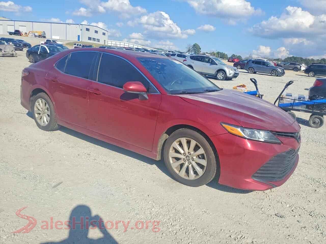 2018 TOYOTA CAMRY VIN 4T1B11HK2JU535550, rear 3/4 view