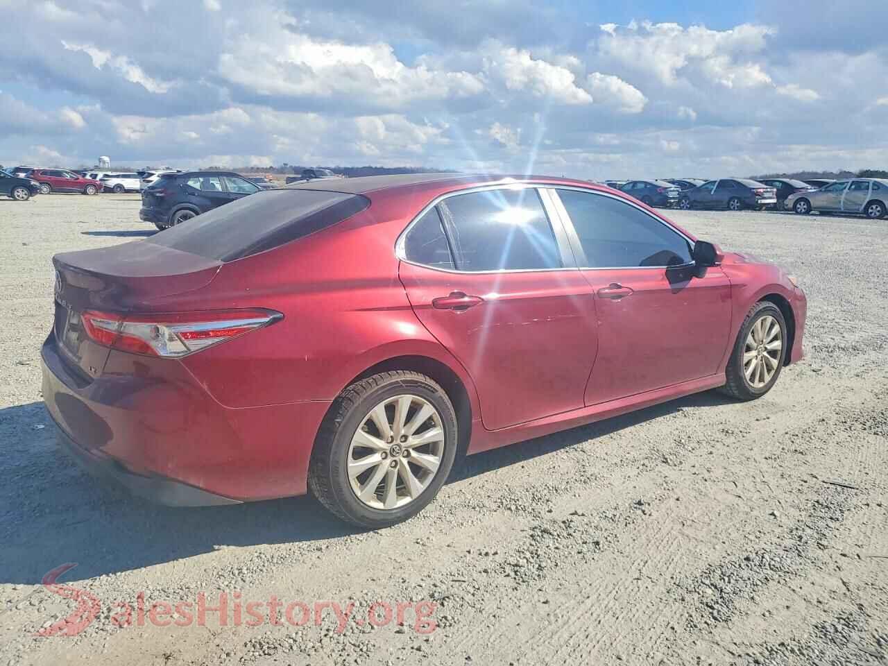 2018 TOYOTA CAMRY VIN 4T1B11HK2JU535550, right side view