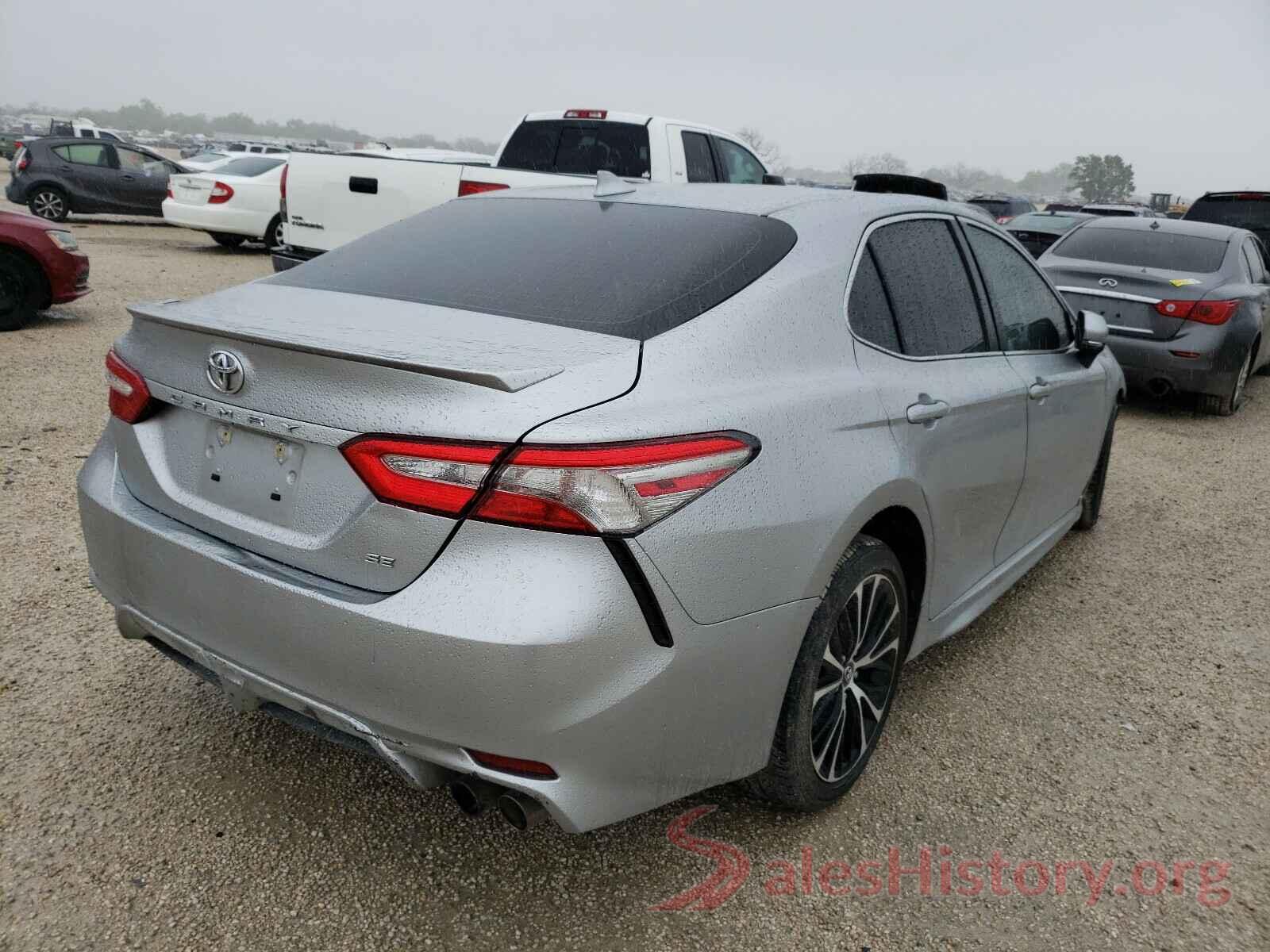 4T1B11HK8JU075018 2018 TOYOTA CAMRY