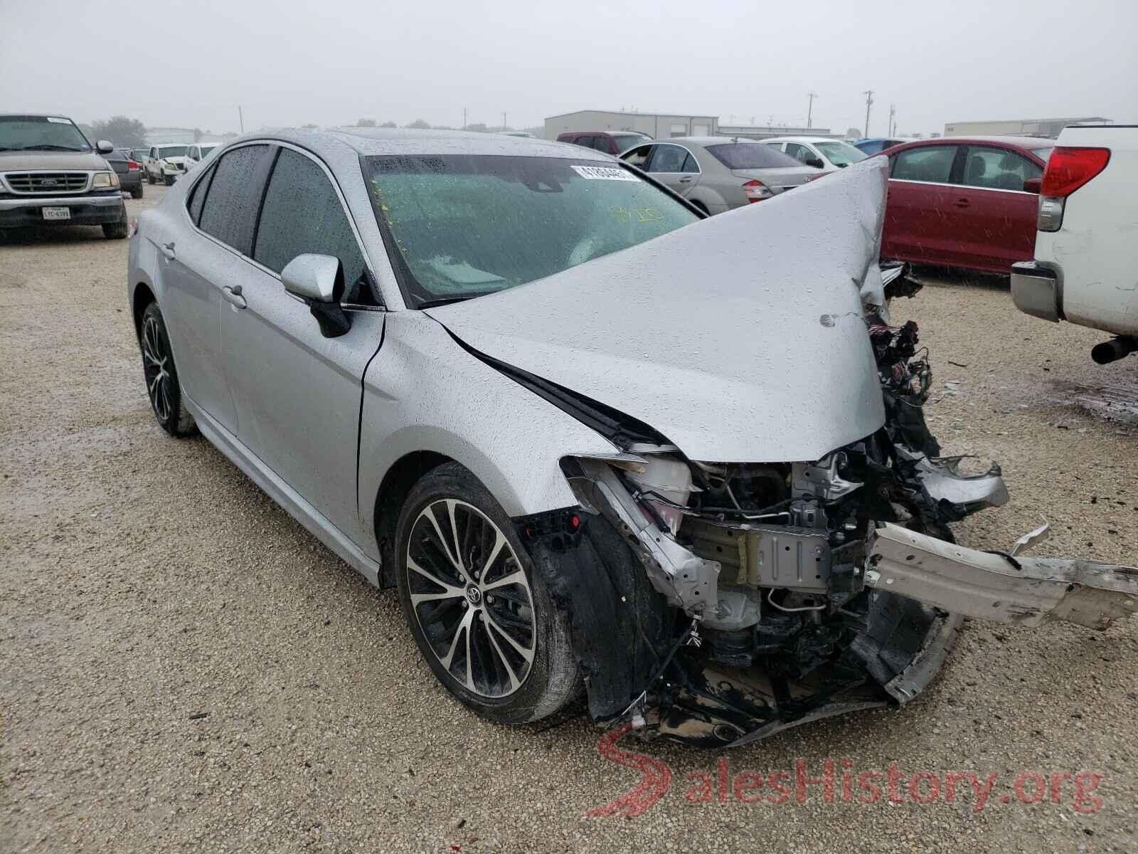 4T1B11HK8JU075018 2018 TOYOTA CAMRY